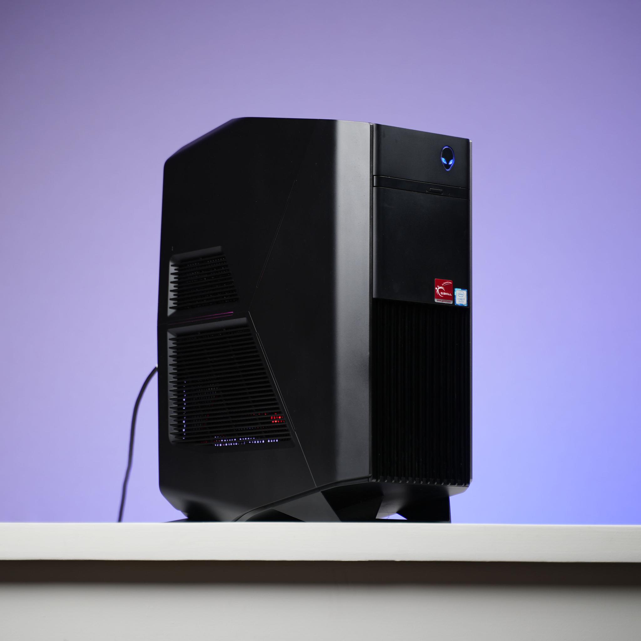 “Alienform 7” GTX 1070 Intel Core i7 7700 16GB .8TB Windows 11 Gaming PC Powerhouse