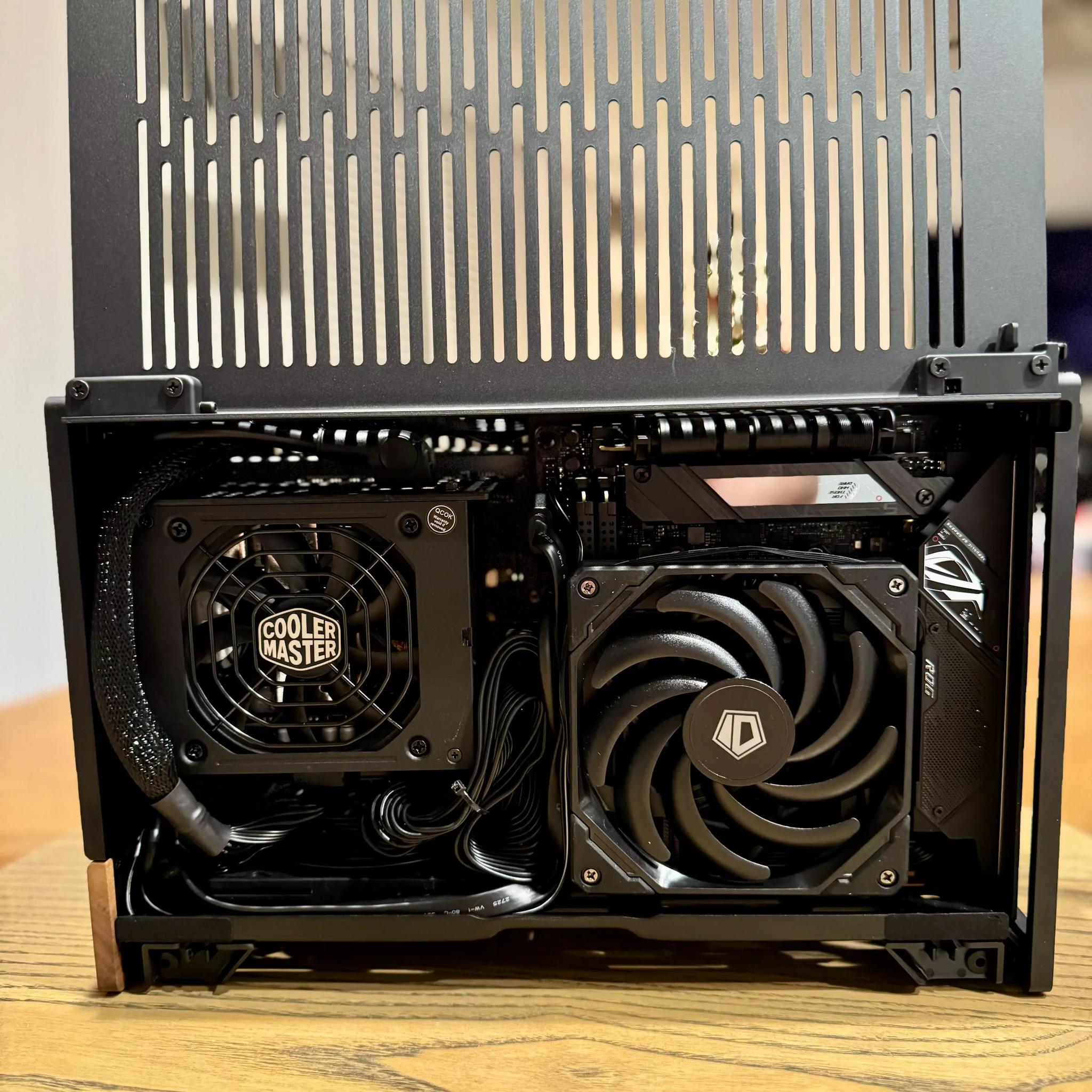 The Distinguished Gentleman 🎩 Fractal Terra, NVIDIA 4070 SUPER OC, RYZEN 7600X, 32GB RAM, 2TB SSD