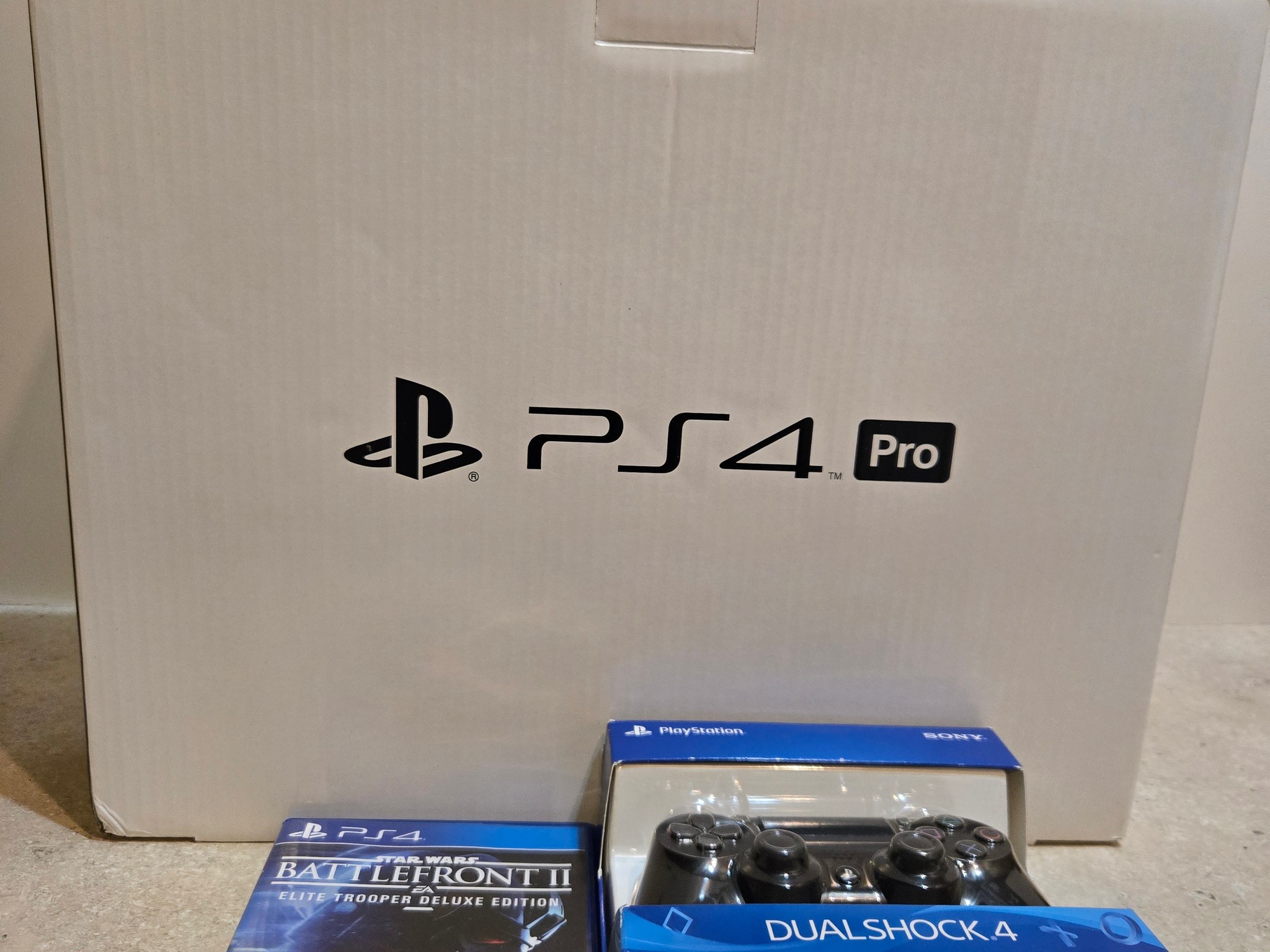 Playstation 4 Pro Console (PS4) - Star wars Battlefront 2 Edition