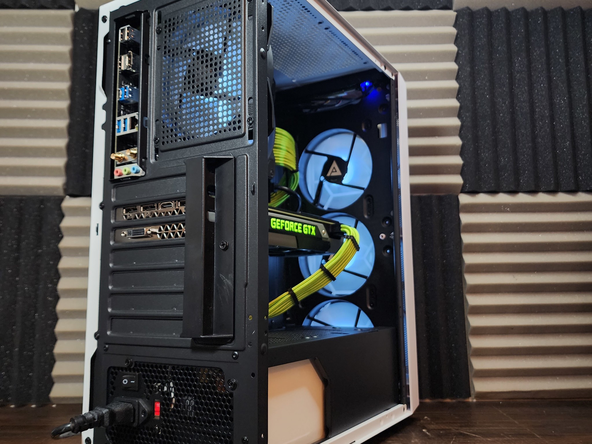 🤍💚💙 Nvidia GTX 980 FE // Intel Core i3 10100F // Neo Forza 16GB 3600MHz