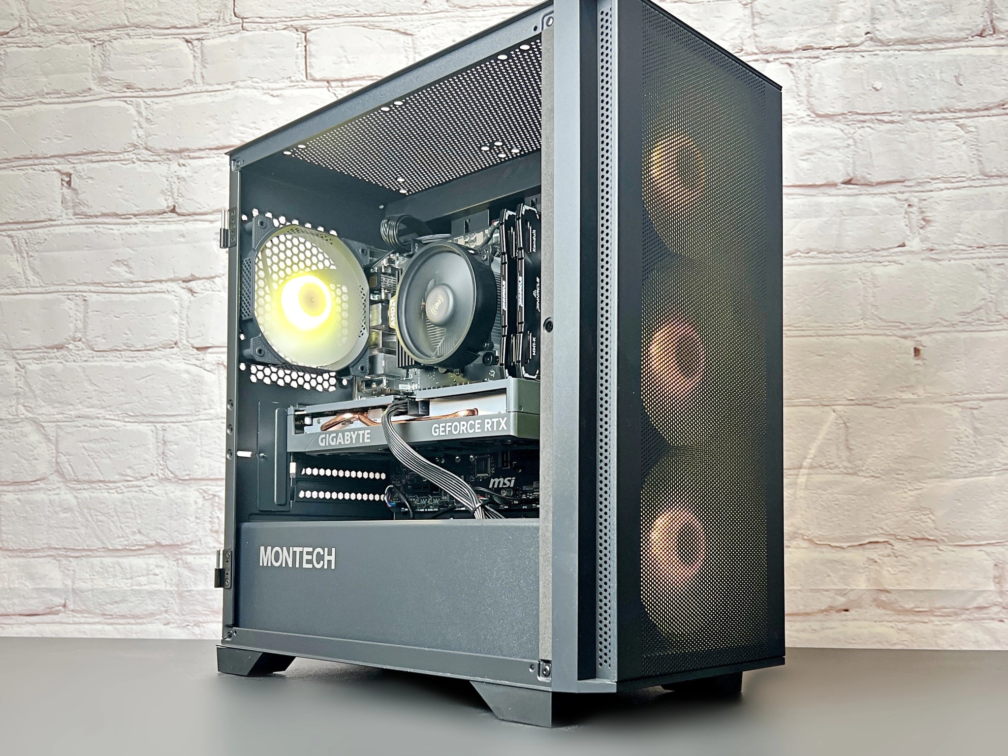 RTX 4060 Ryzen 5 5600 32GB RAM 1TB M.2 Gaming PC