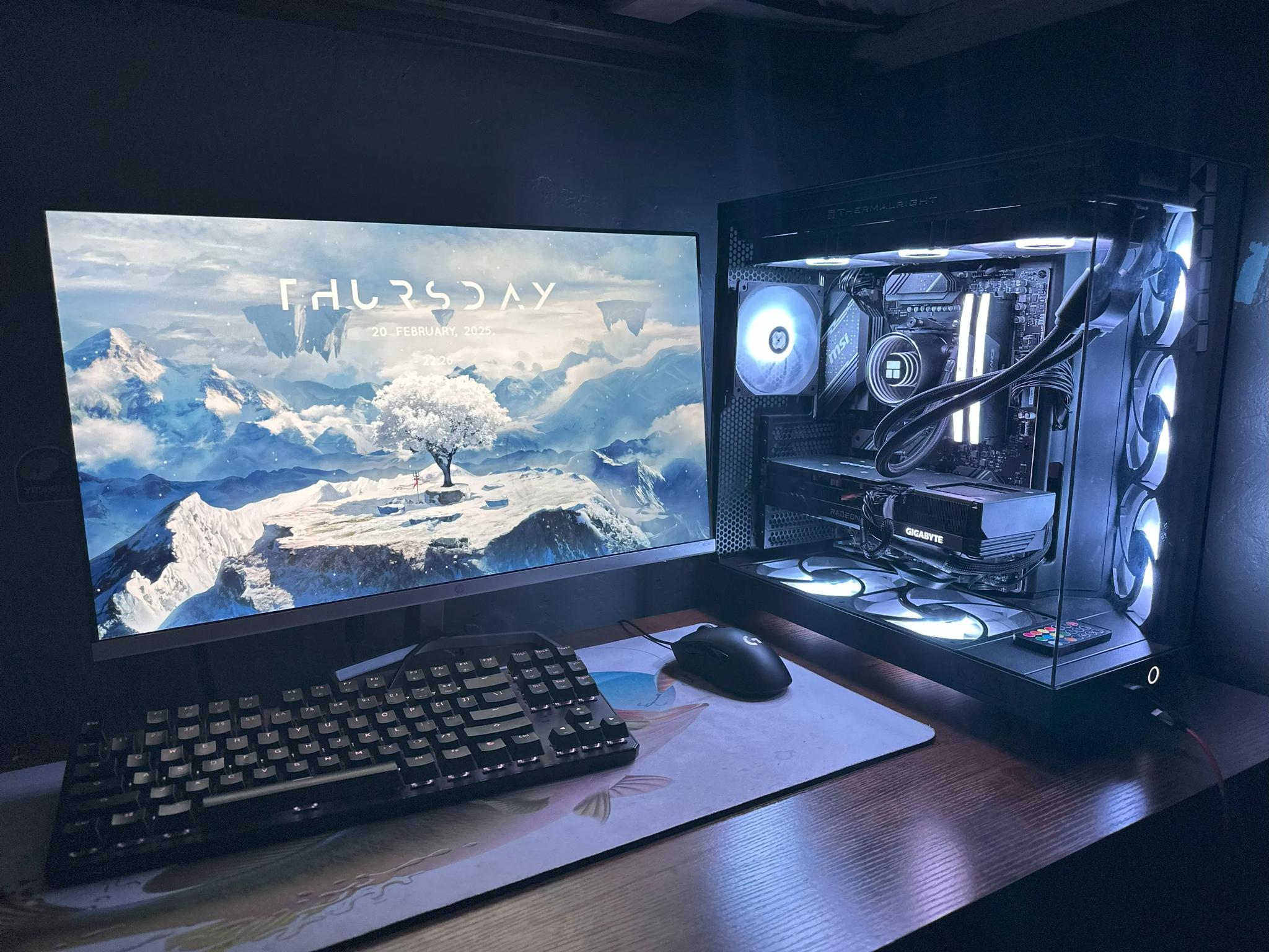 ON SALE! Sleek Black Fishtank RGB Gaming PC – GPU : 7600XT CPU : 7700