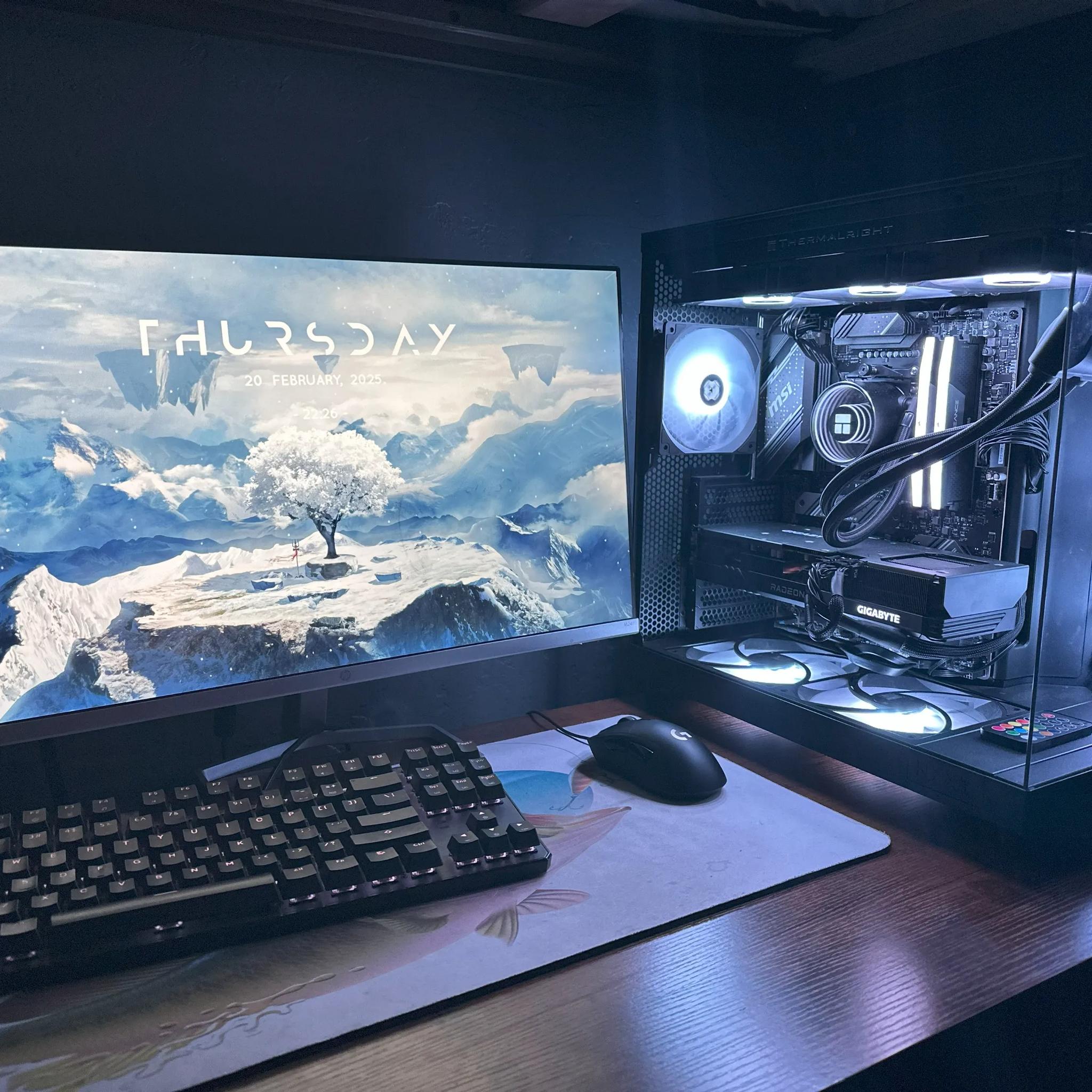 ON SALE! Sleek Black Fishtank RGB Gaming PC – GPU : 7600XT CPU : 7700