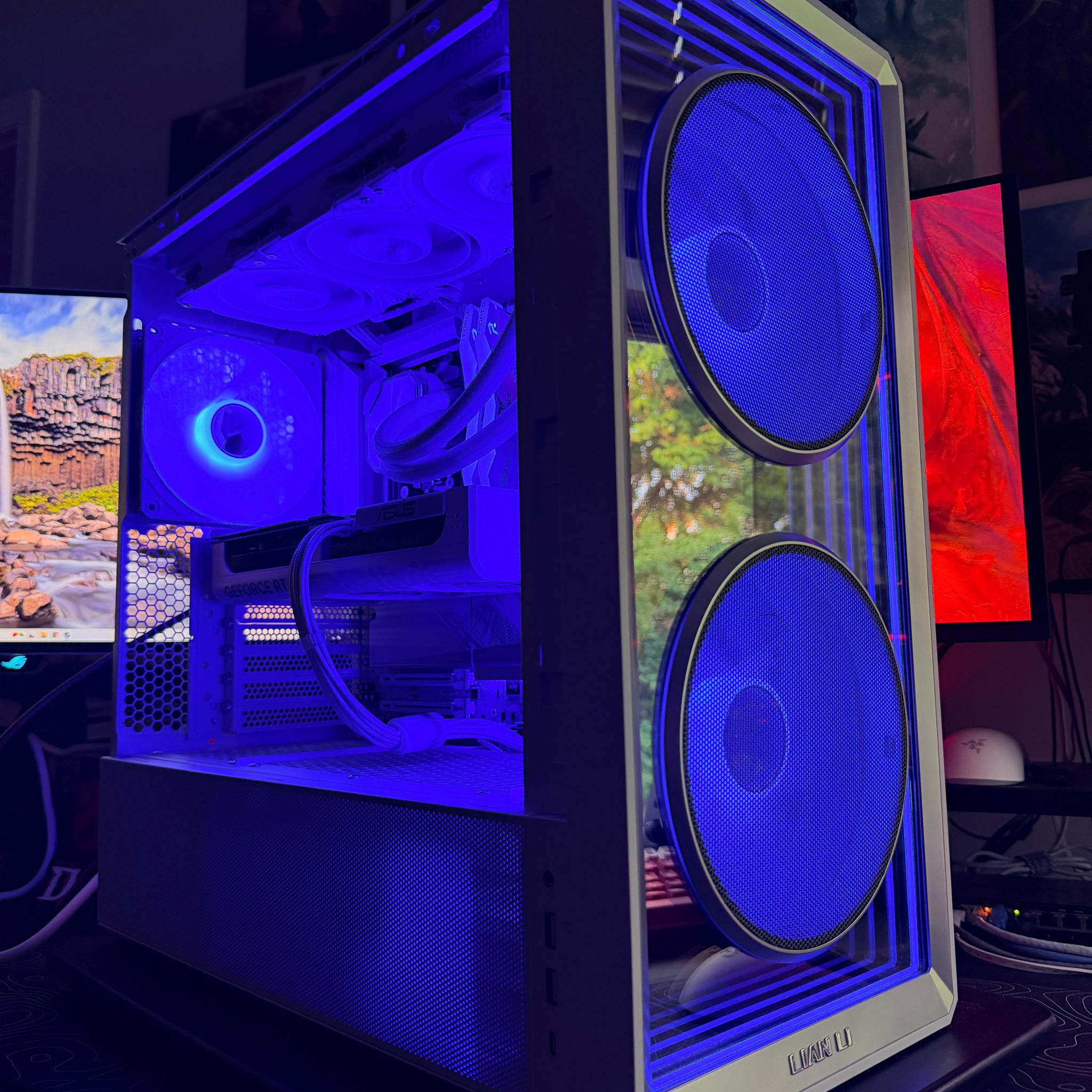 White Gaming PC // Ryzen 7 7800X3D | RTX 5070 | 32GB DDR5