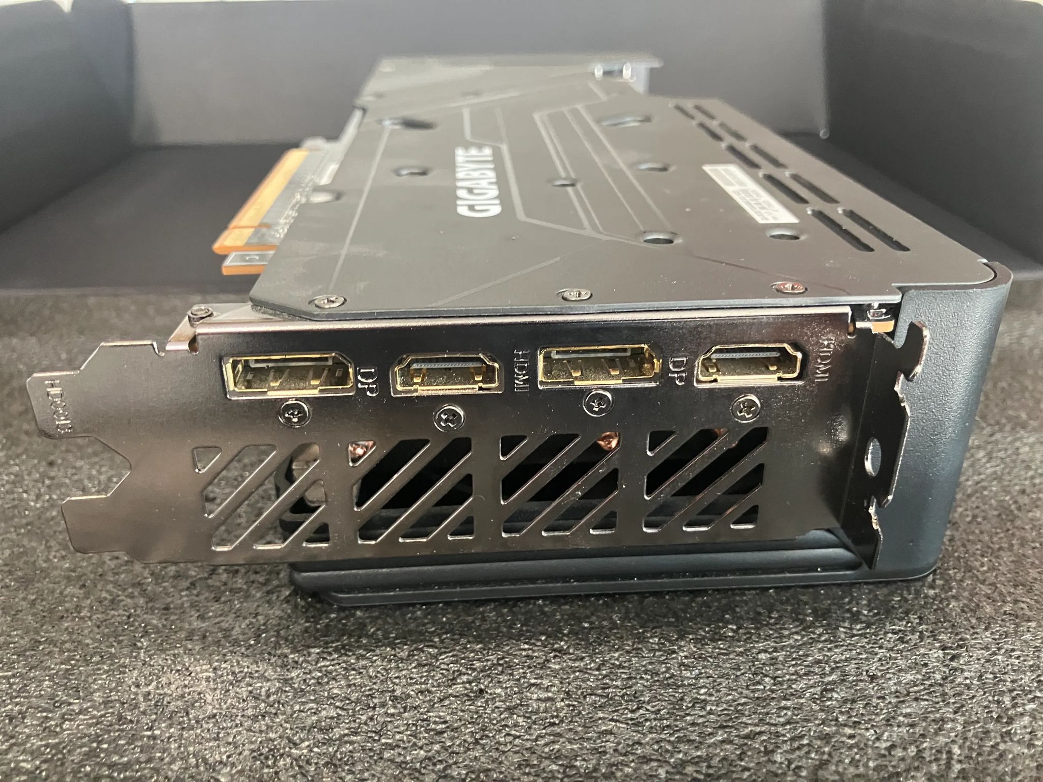 Radeon 7800xt Gigabyte Gaming OC 16GB