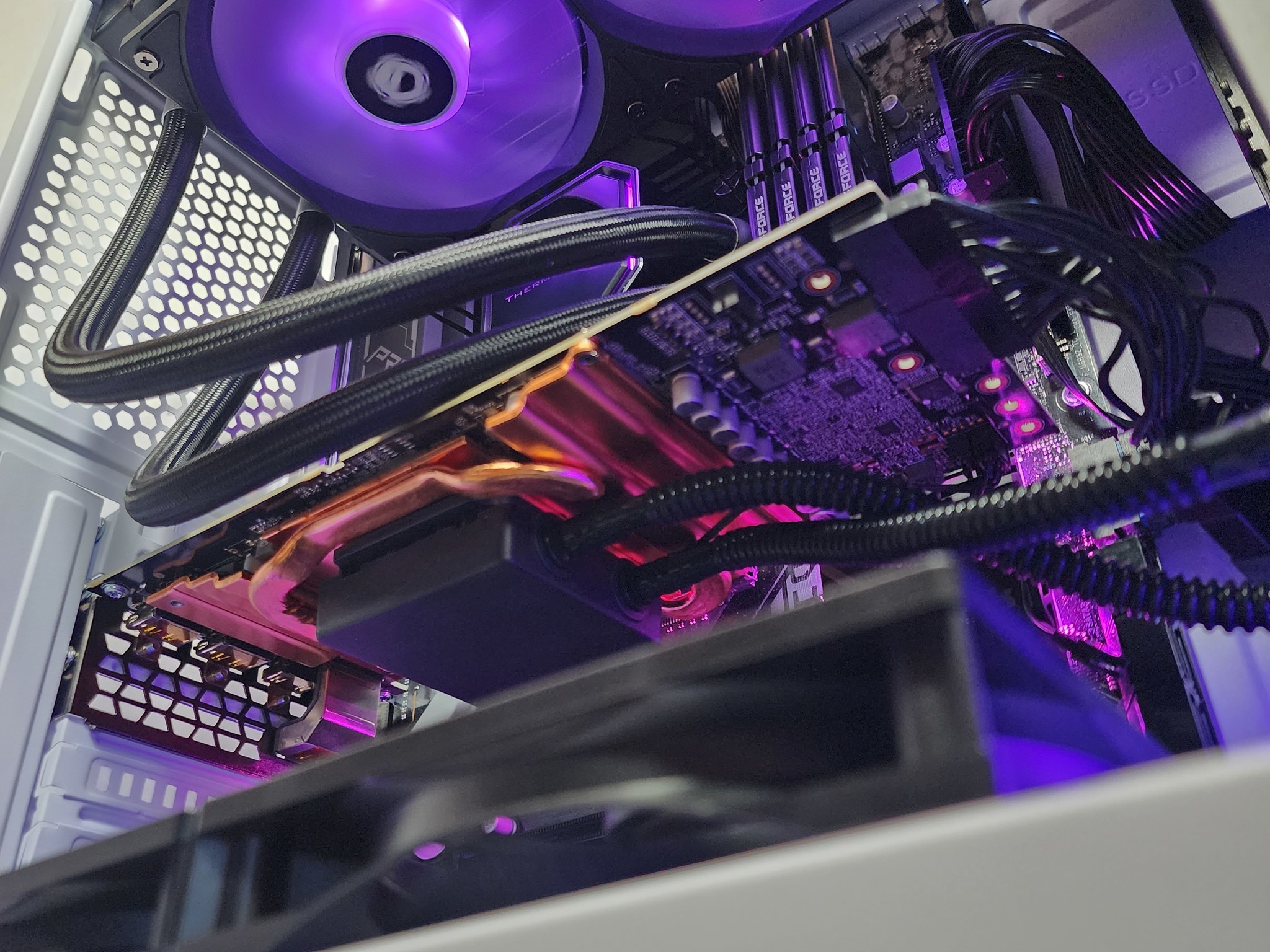💜🤍 RTX 3080 // Core i7 12700 KF // 32GB 3200MHz // 2TB NVMe Gen 3 // CPU&GPU Liquid Cooled!