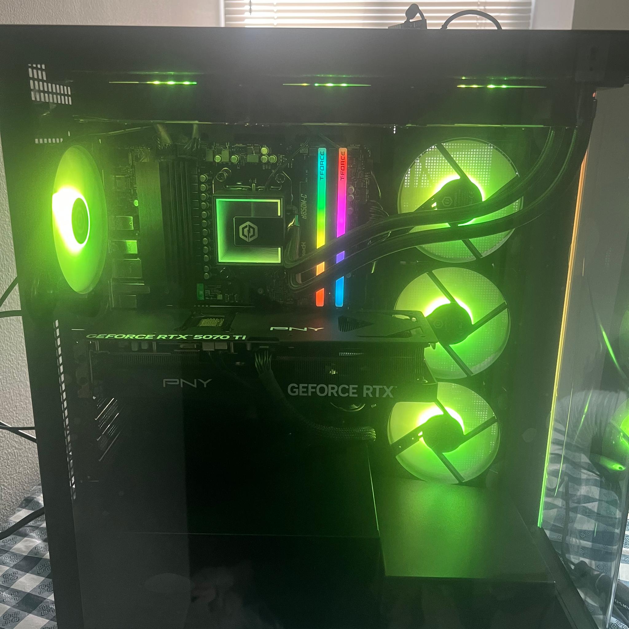 AMD Ryzen 7 9800X3D, GeForce RTX 5070 Ti 16GB, 32GB RAM, 2TB SSD