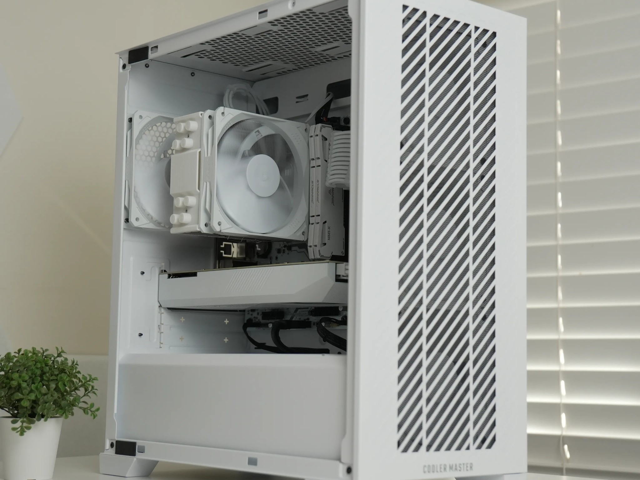 White Beauty Gaming PC | RTX 3070 | Ryzen 5 5600 | 32GB RAM | WIN 11 | WIFI |
