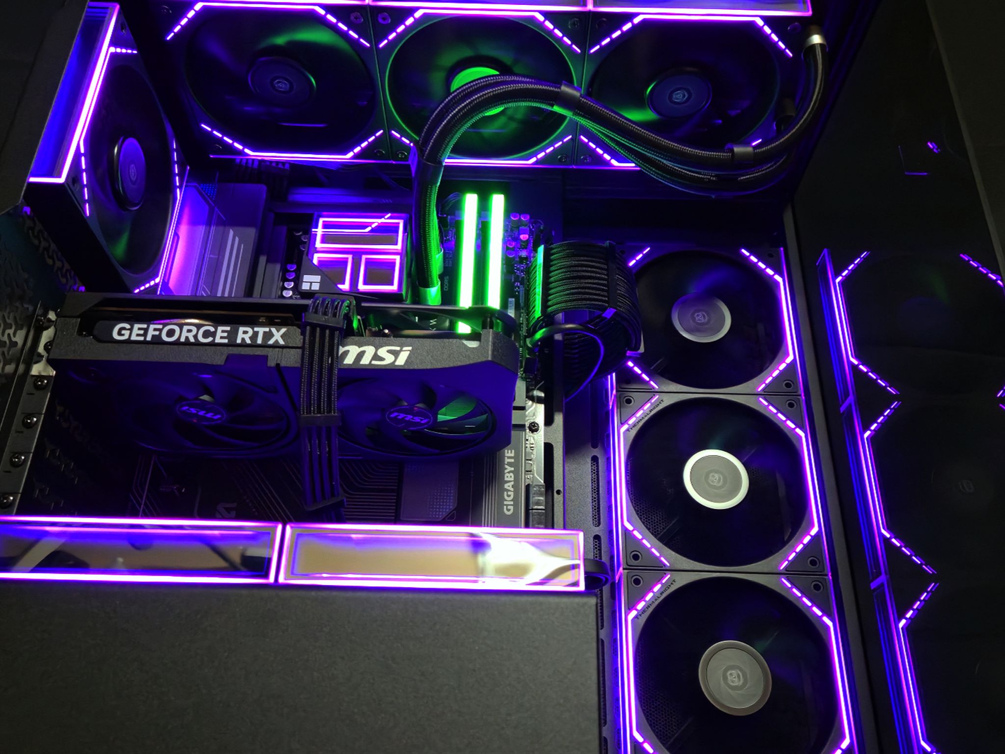 7800X3D - RTX 5060 Ti 16GB - 32GB DDR5 6000 - 2TB Gen4 NVMe - Corsair RM750e - Custom