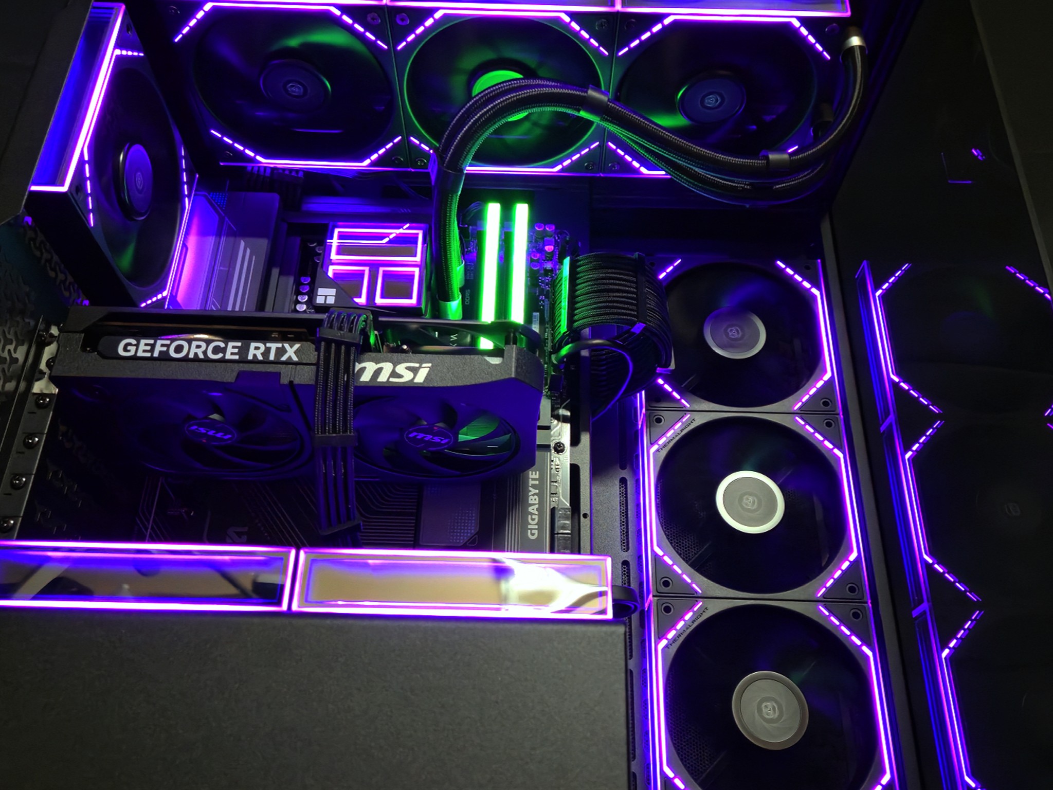 7800X3D - RTX 5060 Ti 16GB - 32GB DDR5 6000 - 2TB Gen4 NVMe - Corsair RM750e - Custom