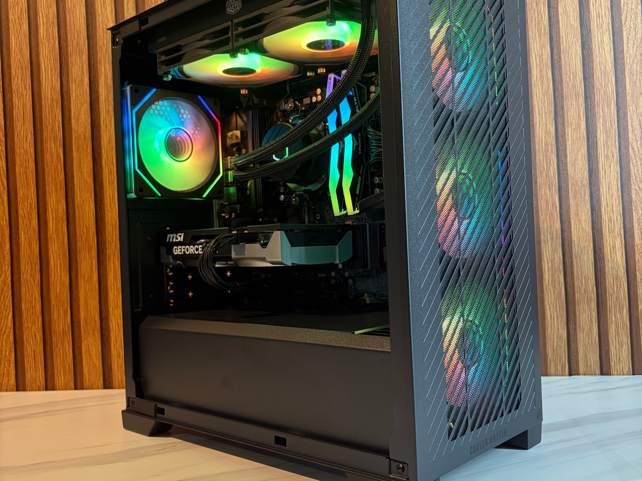 RTX 5060 | RYZEN 5 8400F | 16GB DDR5 | 1TB SSD | 650W | 240MM