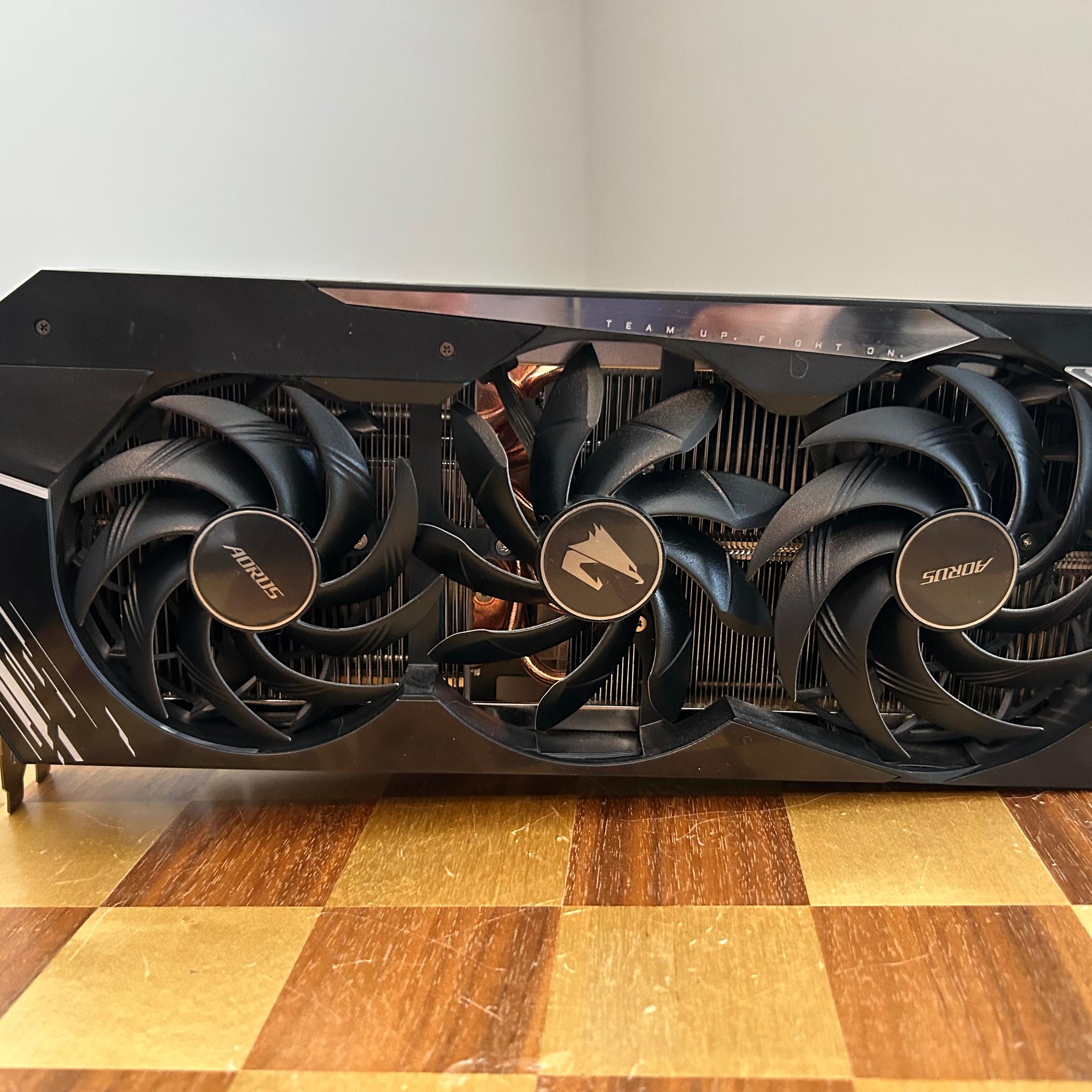 Gigabyte Aorus Xtreme RTX 3080 10GB **Minor Cosmetic Issue**