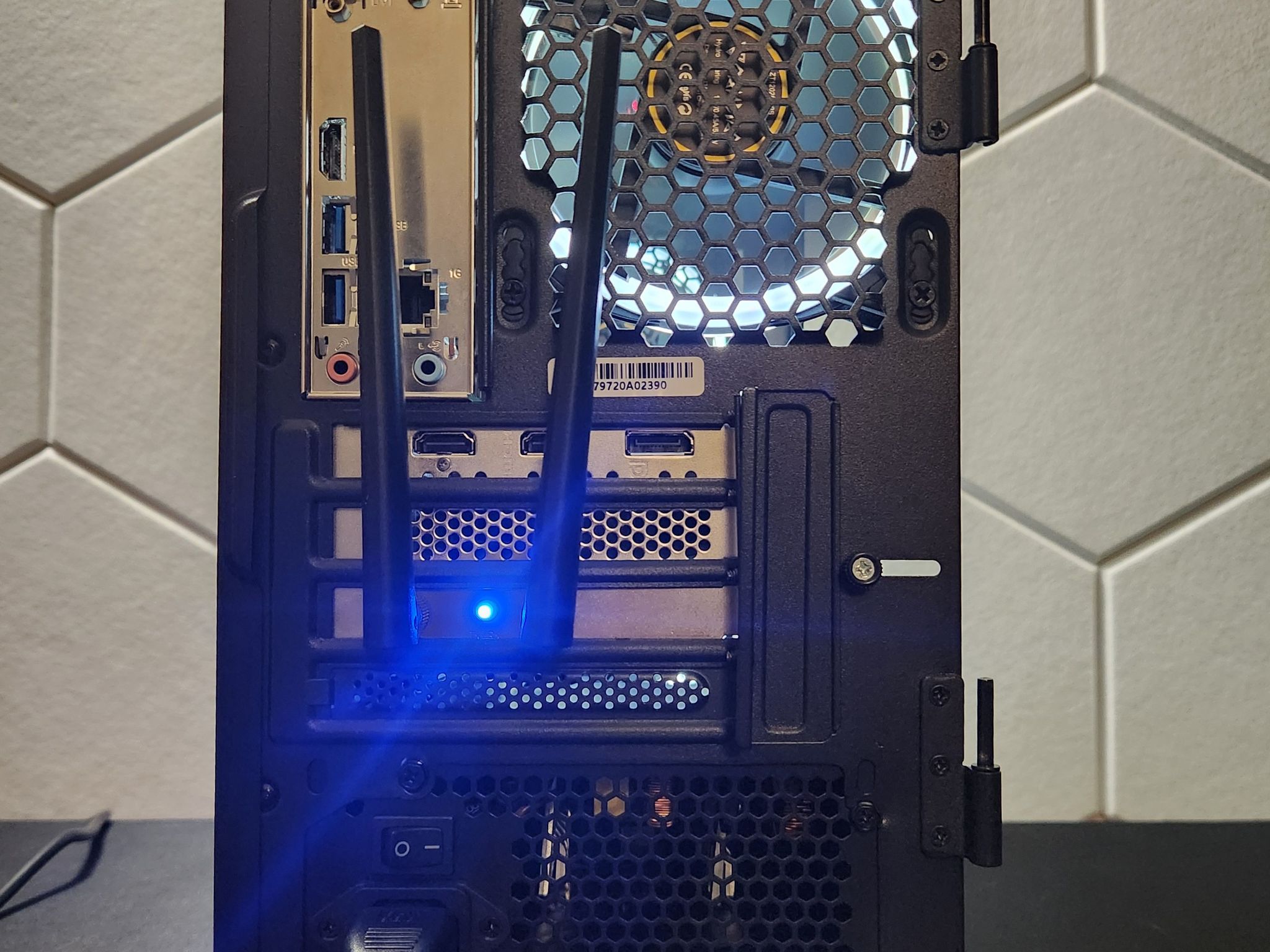 "Budget ESport PC" RTX 3050 6GB | Intel I3 10100f | 16GB DDR4 | 500gb SSD | WIFI