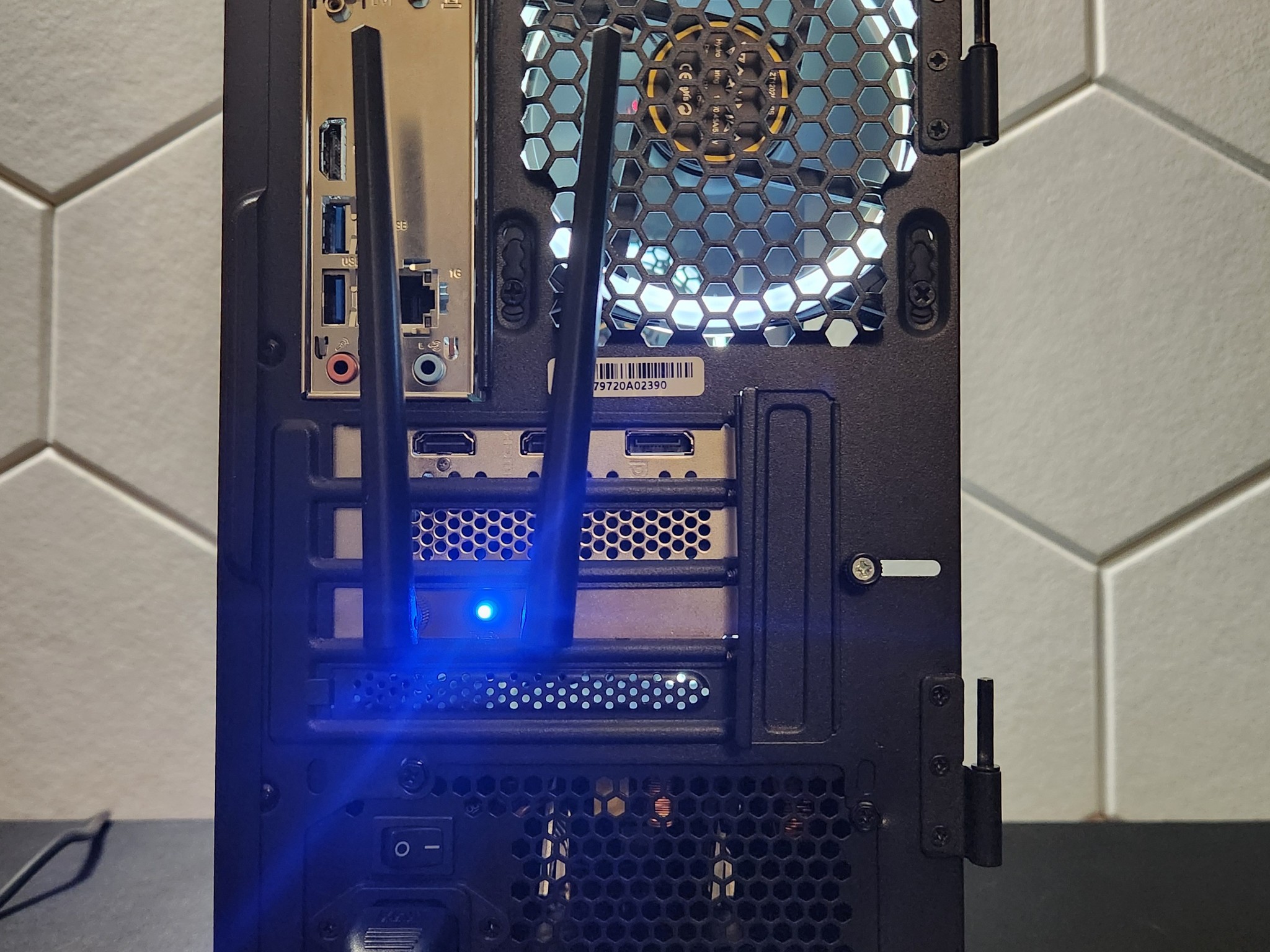 "Budget ESport PC" RTX 3050 6GB | Intel I3 10100f | 16GB DDR4 | 500gb SSD | WIFI
