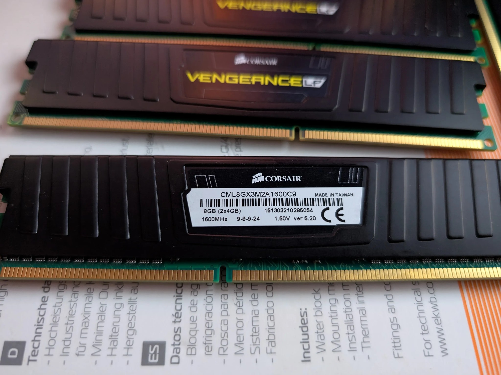 Corsair CML8GX3M2A1600C9 Vengeance 16GB (4x4GB) DDR3 1600 MHz 16GB total memory