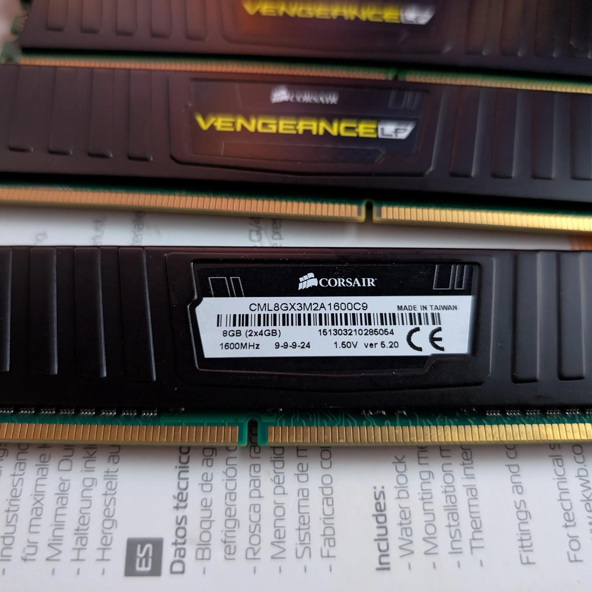 Corsair CML8GX3M2A1600C9 Vengeance 16GB (4x4GB) DDR3 1600 MHz 16GB total memory