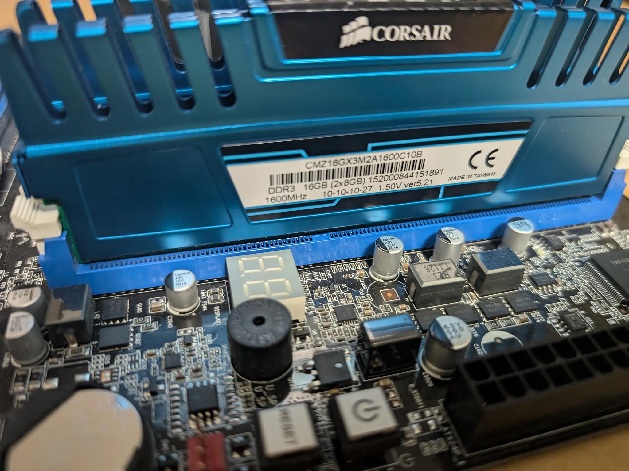 Intel DP67BG + i7 3770 + 16GB DDR3 1600mhz