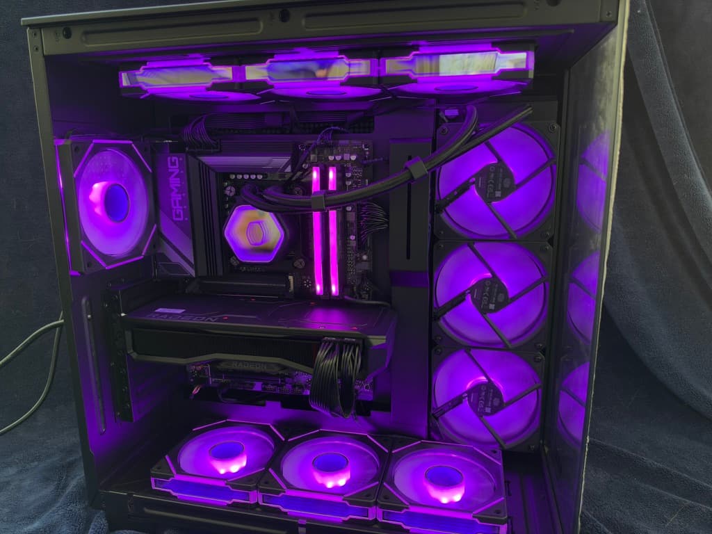 Gaming PC – Ryzen 7 7700X | RX 7900 XT 20GB | 32GB DDR5-6000 | 2TB NVMe | NZXT H9 Flow
