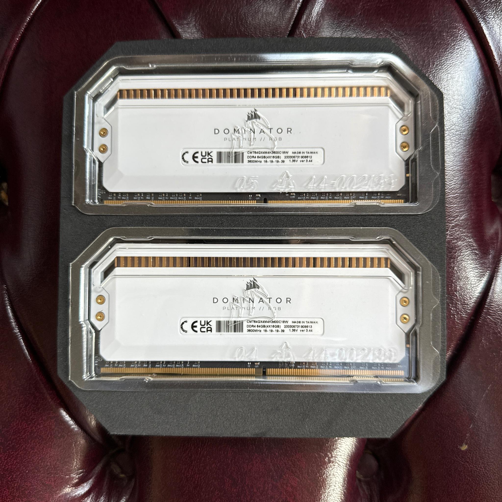 White 32GB dominator platinum ddr4 3600mhz
