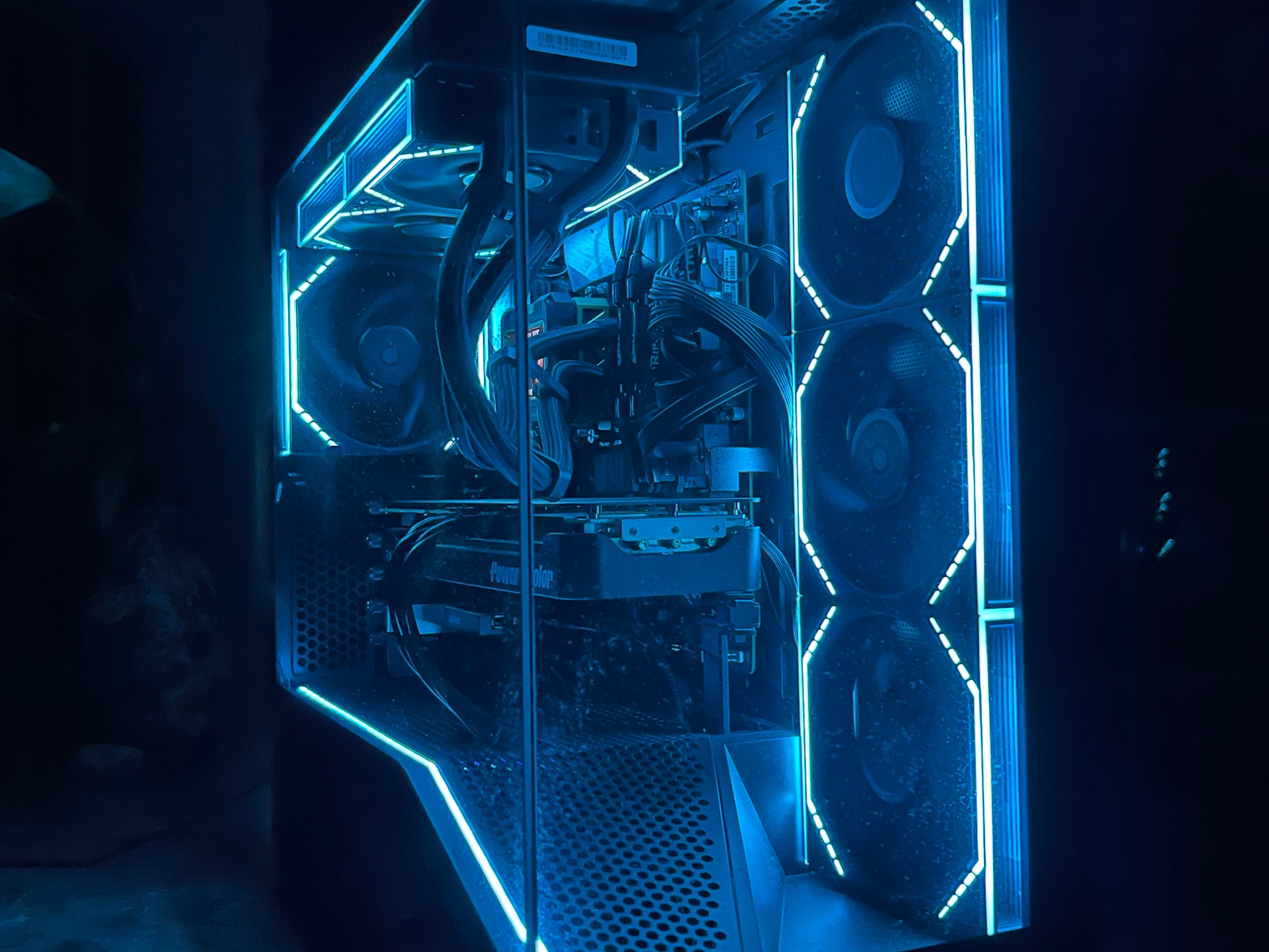 High End Gaming PC – i7‑14700K / RX 9070 XT / 32GB / 1TB With LCD Screen AIO