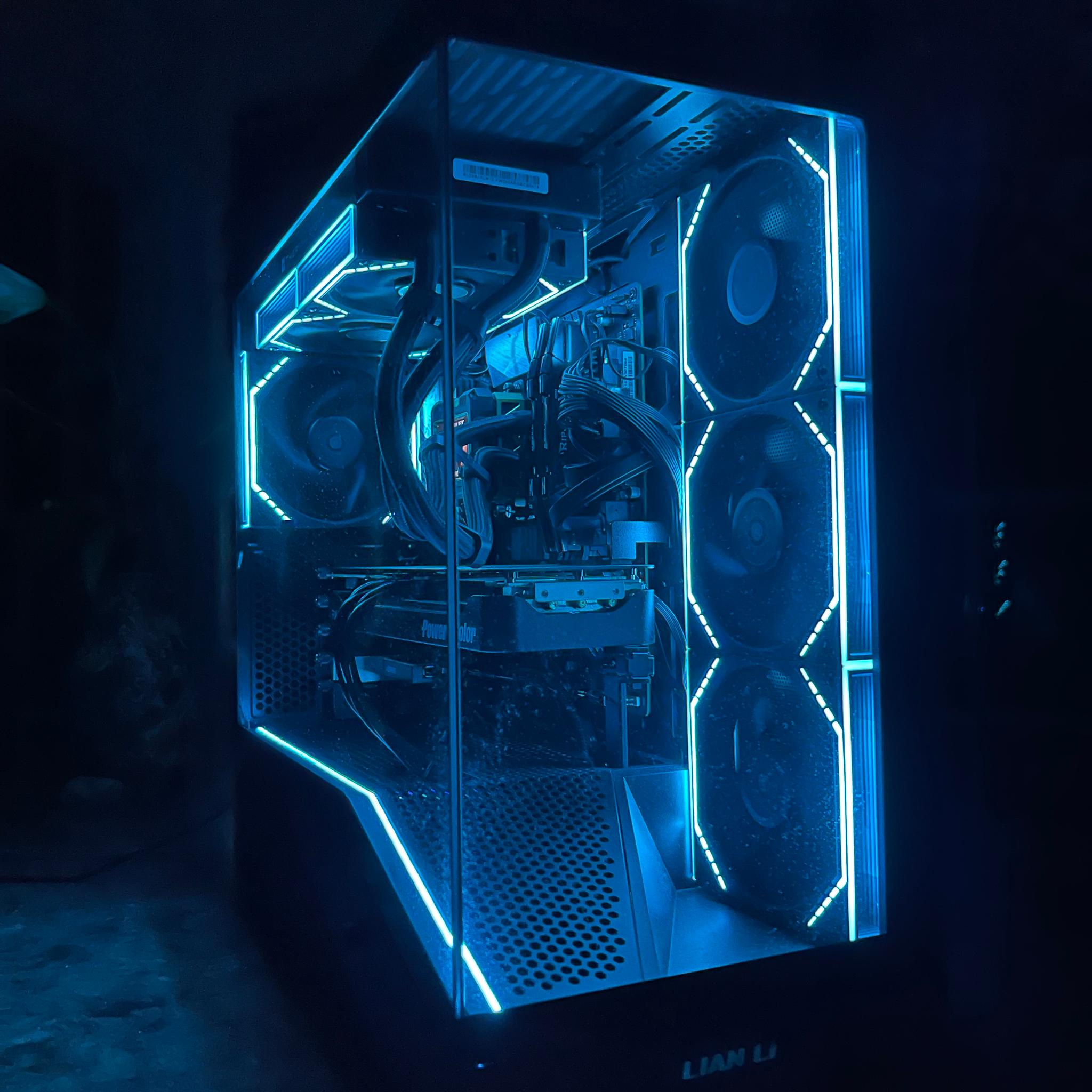 High End Gaming PC – i7‑14700K / RX 9070 XT / 32GB / 1TB With LCD Screen AIO