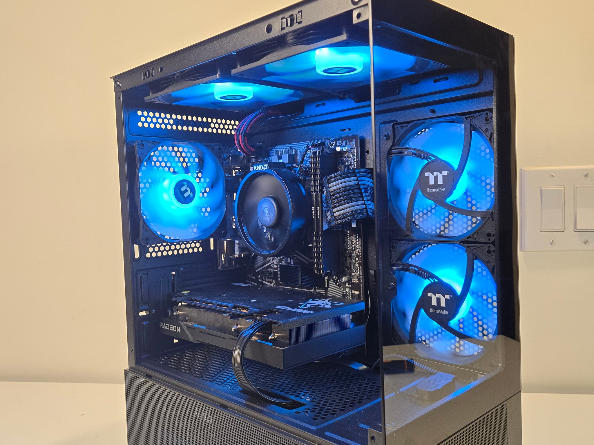 RX 6600 XT | Ryzen 5 5500 | 16gb DDR4 | 512gb SSD👏🏽