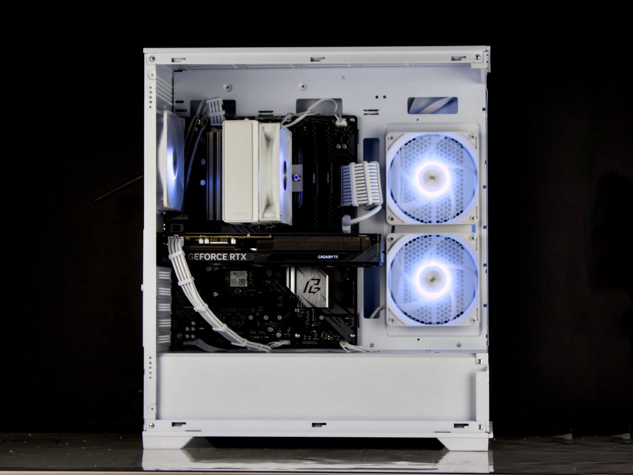 Clean White Gaming PC – RTX 5060, Ryzen 5 5600X, 32GB, 1TB SSD - RGB, WiFi, BlueTooth