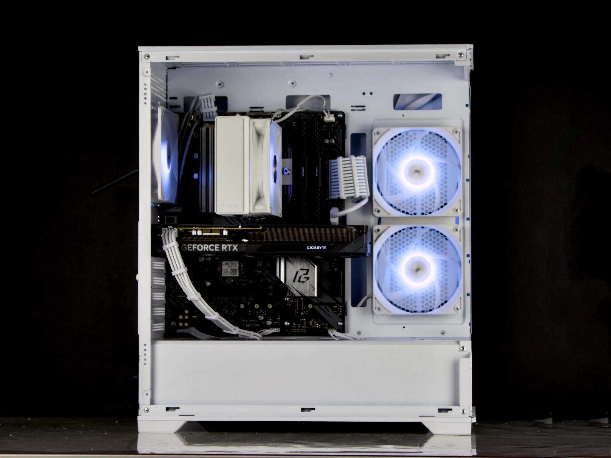 Clean White Gaming PC – RTX 5060, Ryzen 5 5600X, 32GB, 1TB SSD - RGB, WiFi, BlueTooth