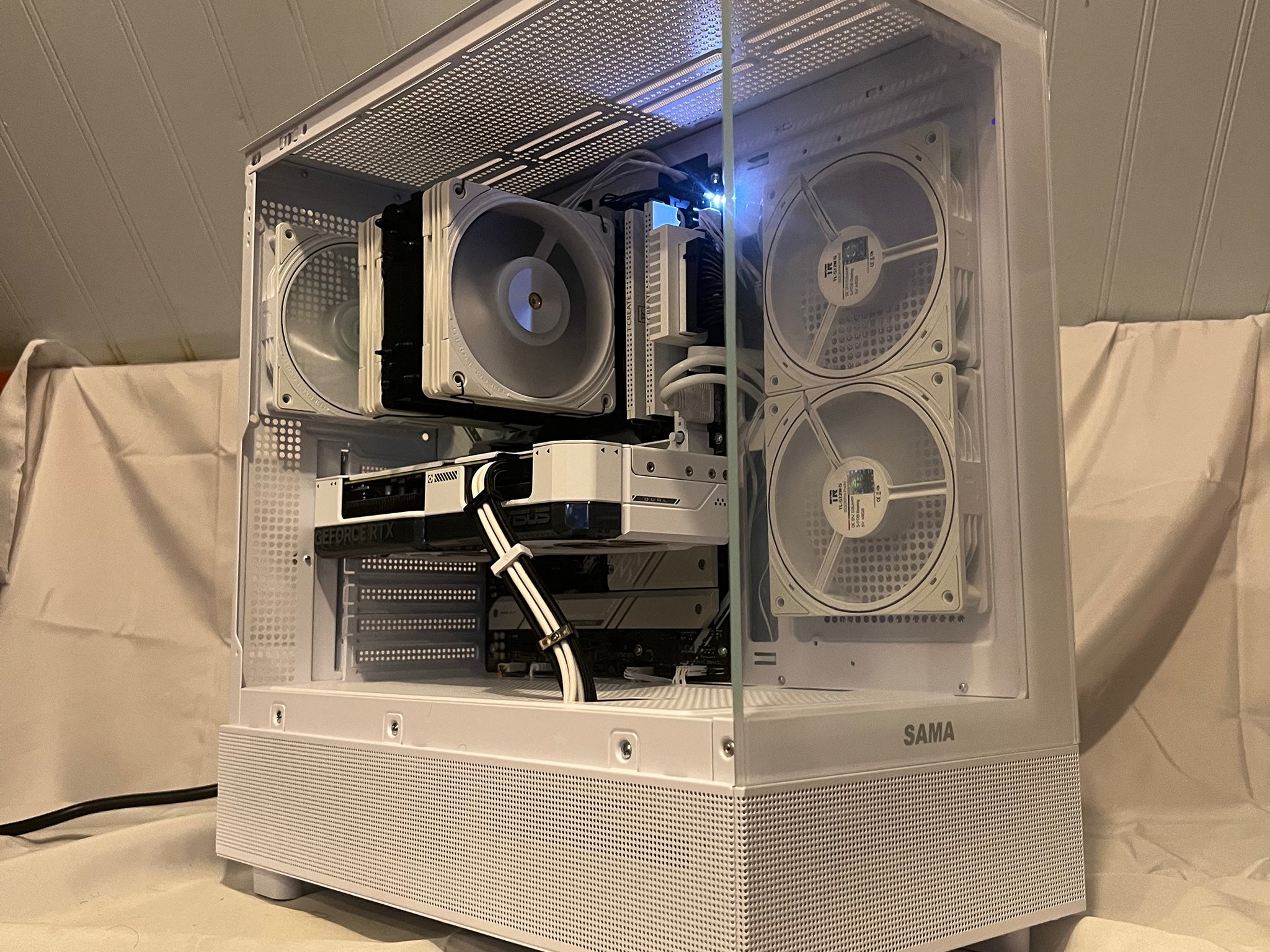 "Space Age" Intel I5 13600kf, RTX 4070, 32gb ddr5, Wifi 6E gaming pc-Team Blue/Green