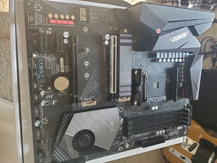 GIGABYTE X570 AORUS Elite (AMD Ryzen 3000/X570/ATX/PCIe4.0/DDR4/USB3.1)