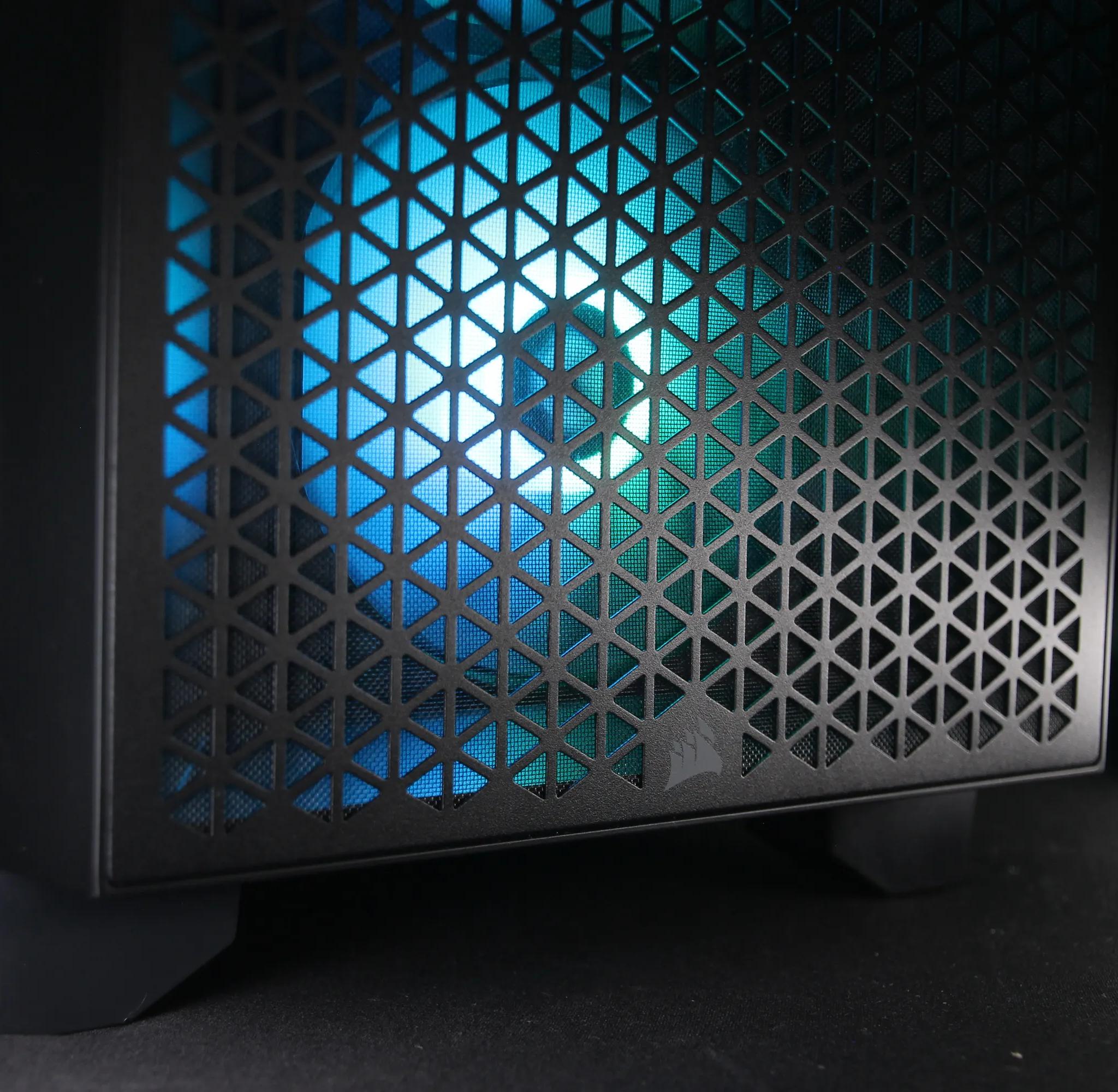 𝙃𝘼𝙕𝙀𝙀 // Ryzen 7 3700X, RTX 3060 Ti // Mid-range Gaming PC