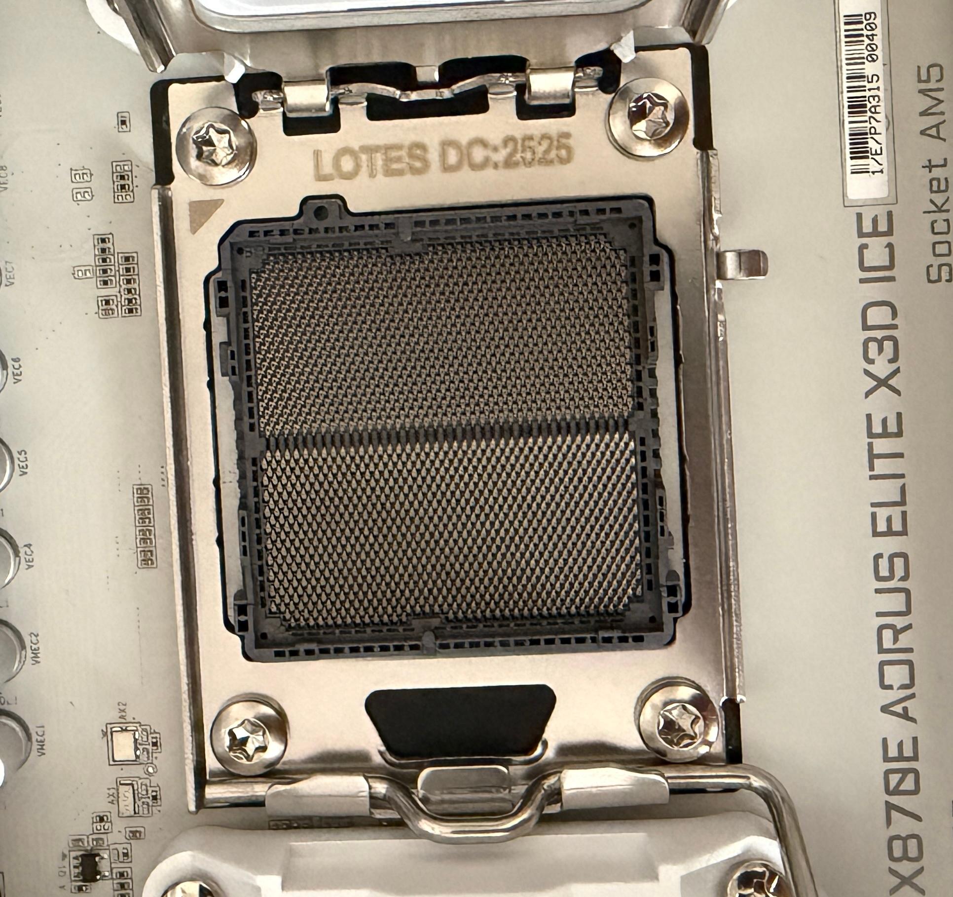 Gigabyte X870E Aorus Elite X3d ICE