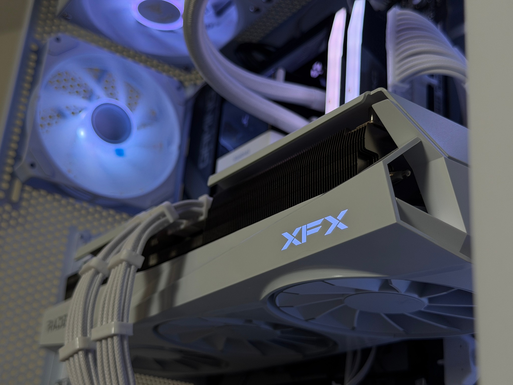 ⚪ RX 9070 XT RYZEN 7 X3d WHITE GAMING PC ⚪ | RYZEN 7 7800X3D | 32GB DDR5 | 2TB SSD