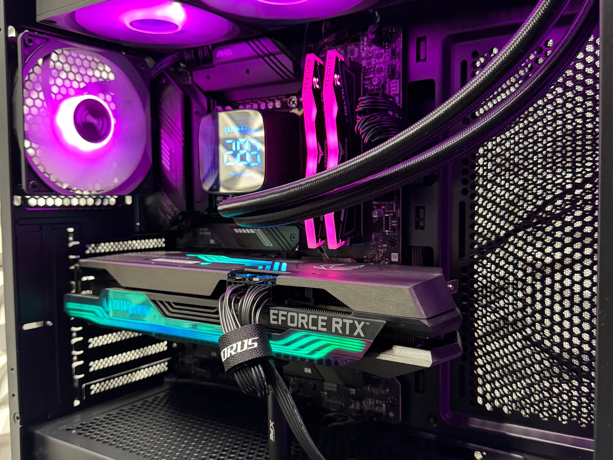 Rtx 3080, i9-12900K, 16GB DDR5 Ram, 1TB Samsung SSD, Liquid Cooled, arc raiders, Fortnite...