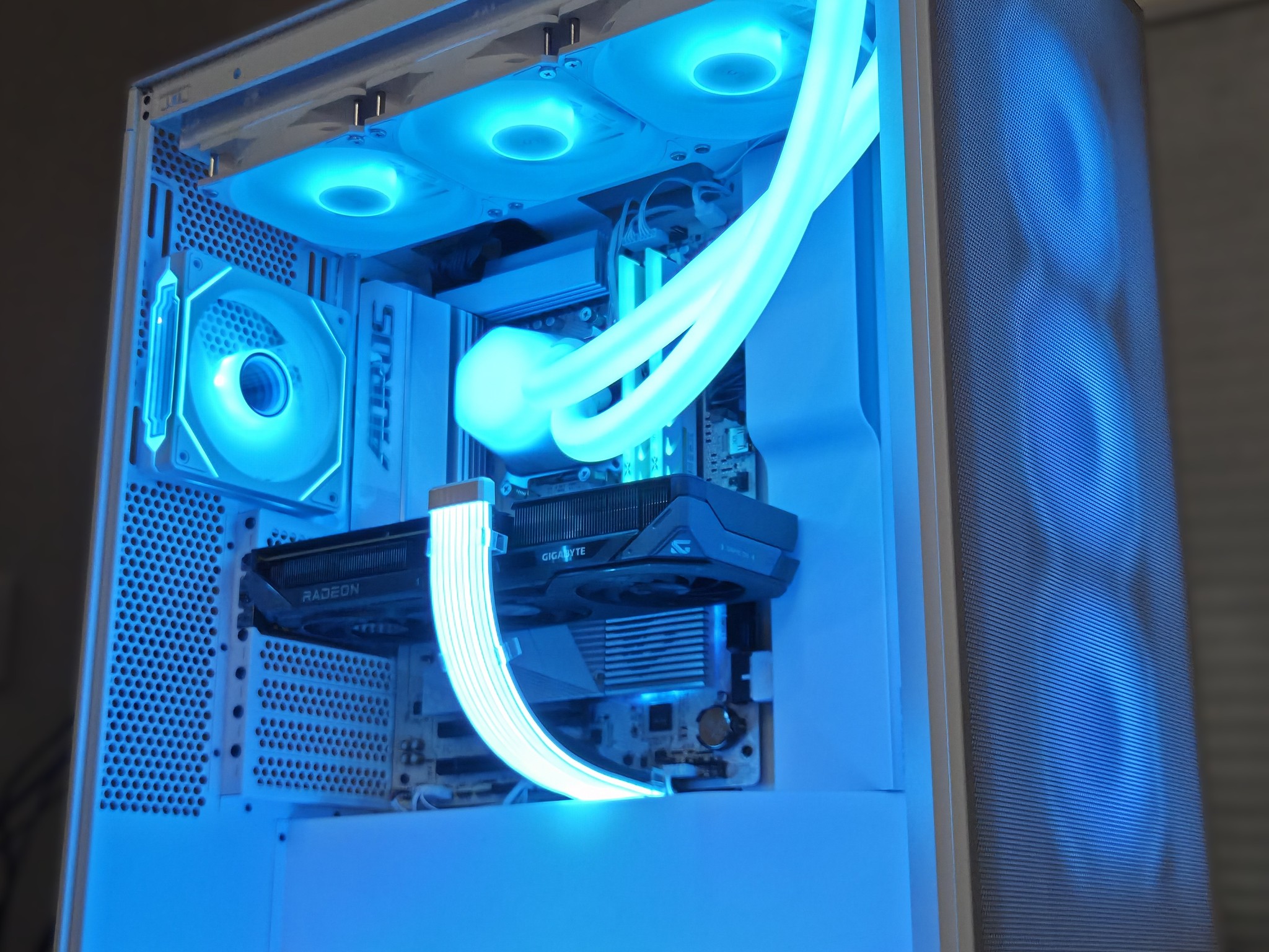 Cookies N’ Cream!🥛 7600X | 9060XT 16GB | 32GB DDR5 | 1TB Gen4 NVMe