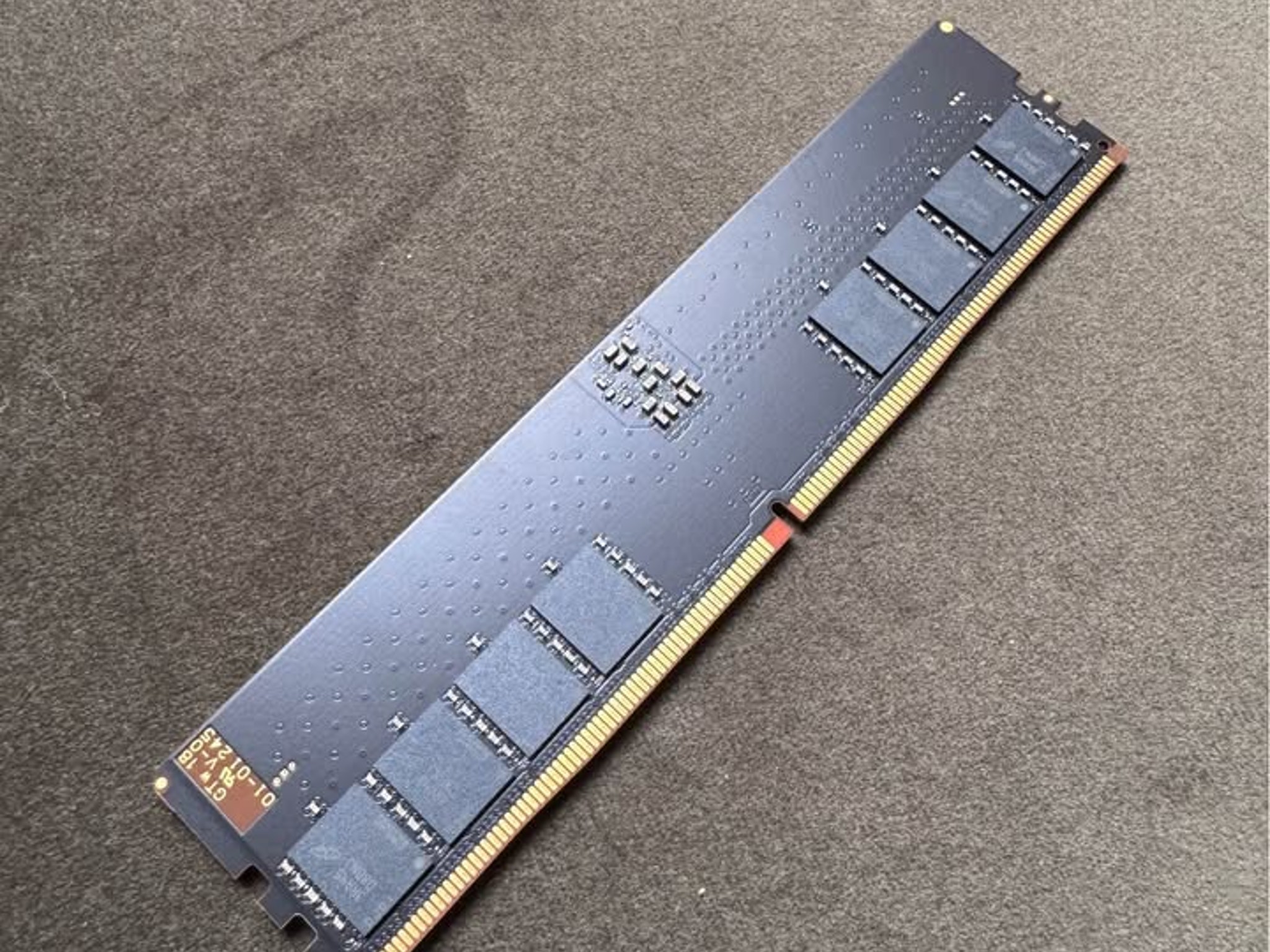 Crucial 32GB DDR5 4800MHz UDIMM memory RAM stick (not working/for parts)