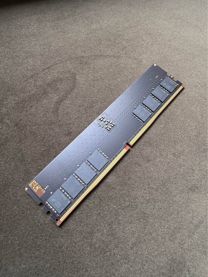 Crucial 32GB DDR5 4800MHz UDIMM memory RAM stick (not working/for parts)
