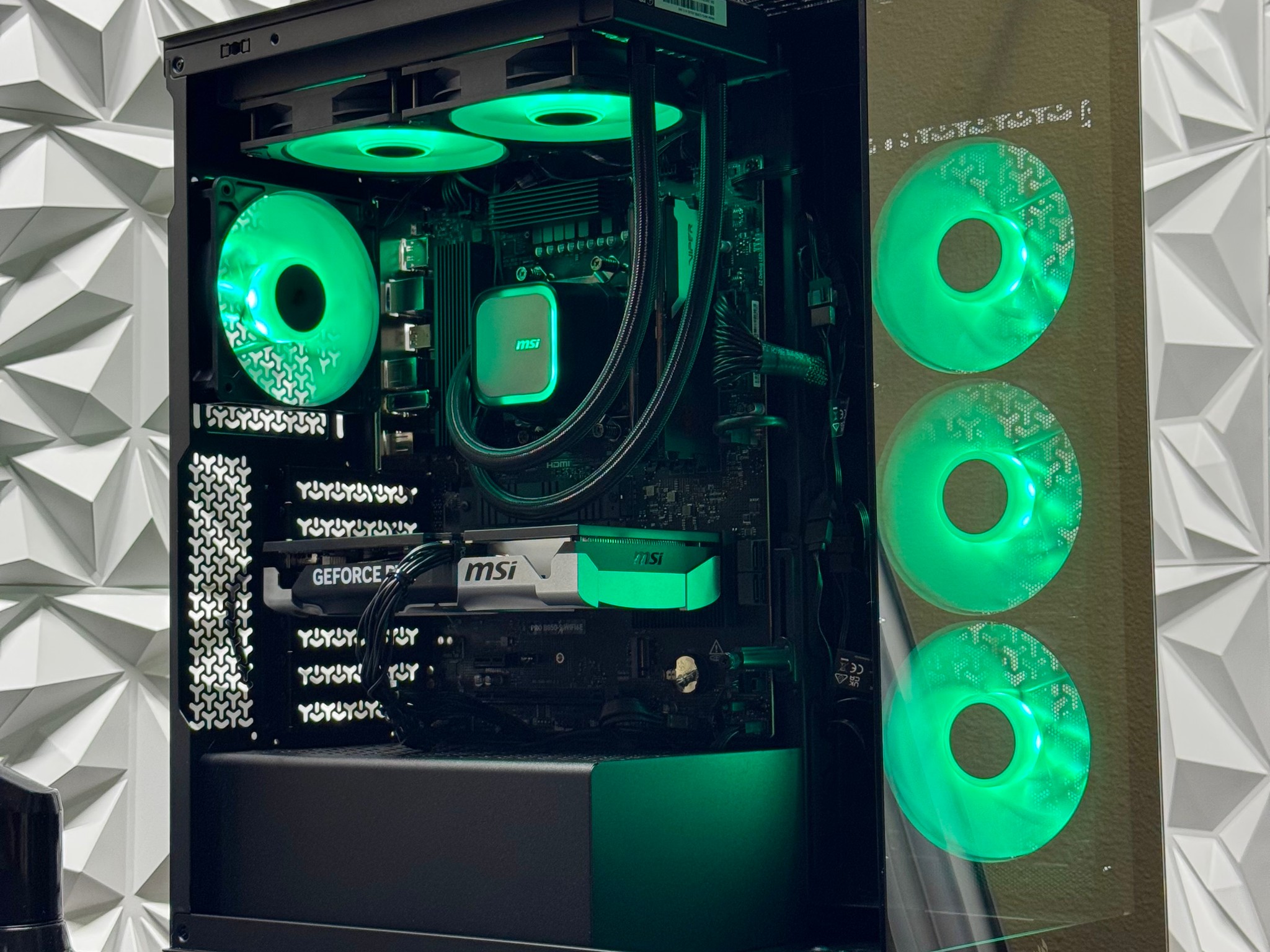 RTX 5060 Ti / 32GB DDR5 Ram / Ryzen 5 9600X / 1TB Crucial Nvme / 650w psu / windows 11