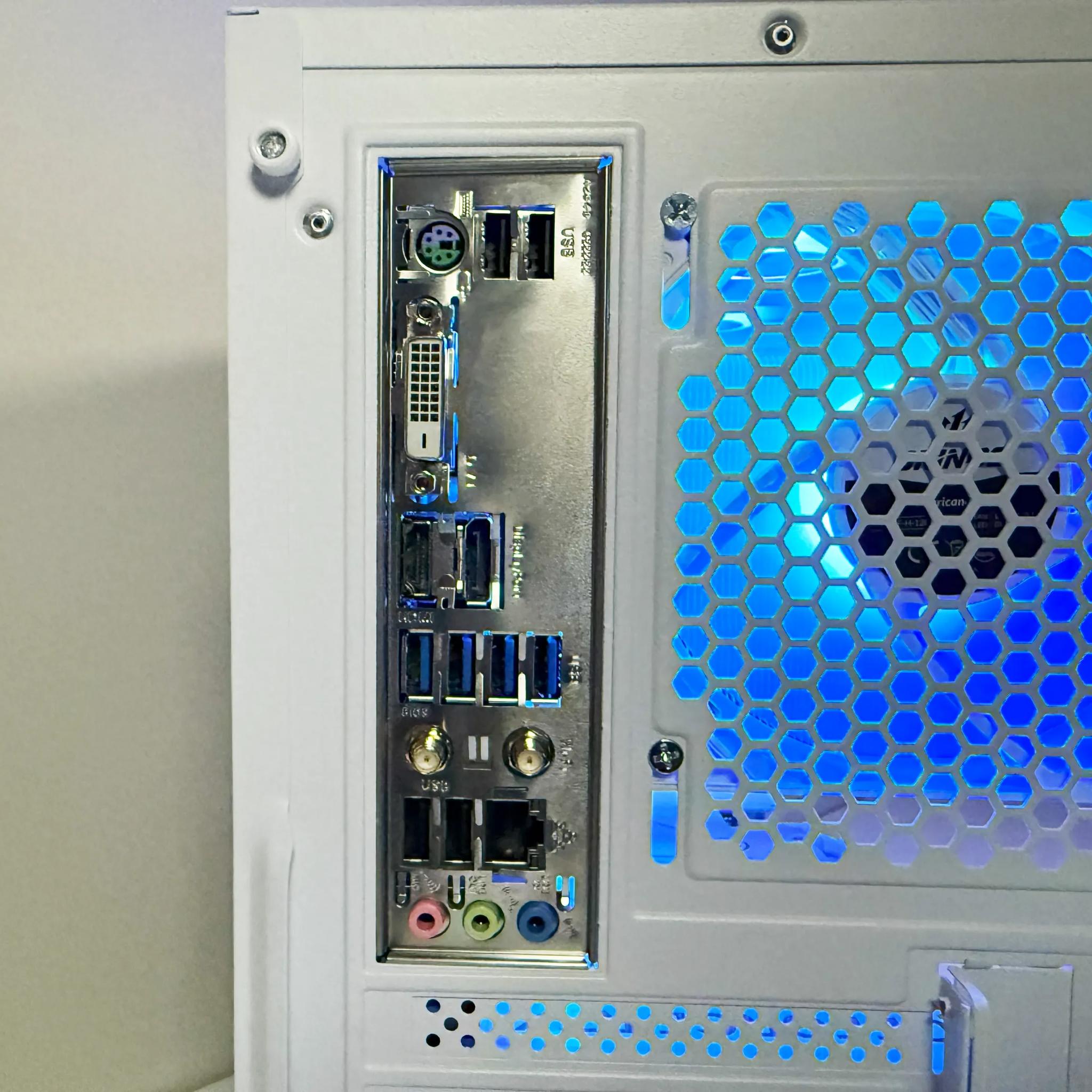 White Gaming PC (Ryzen 3600x + RTX 4060 GDDR6X)