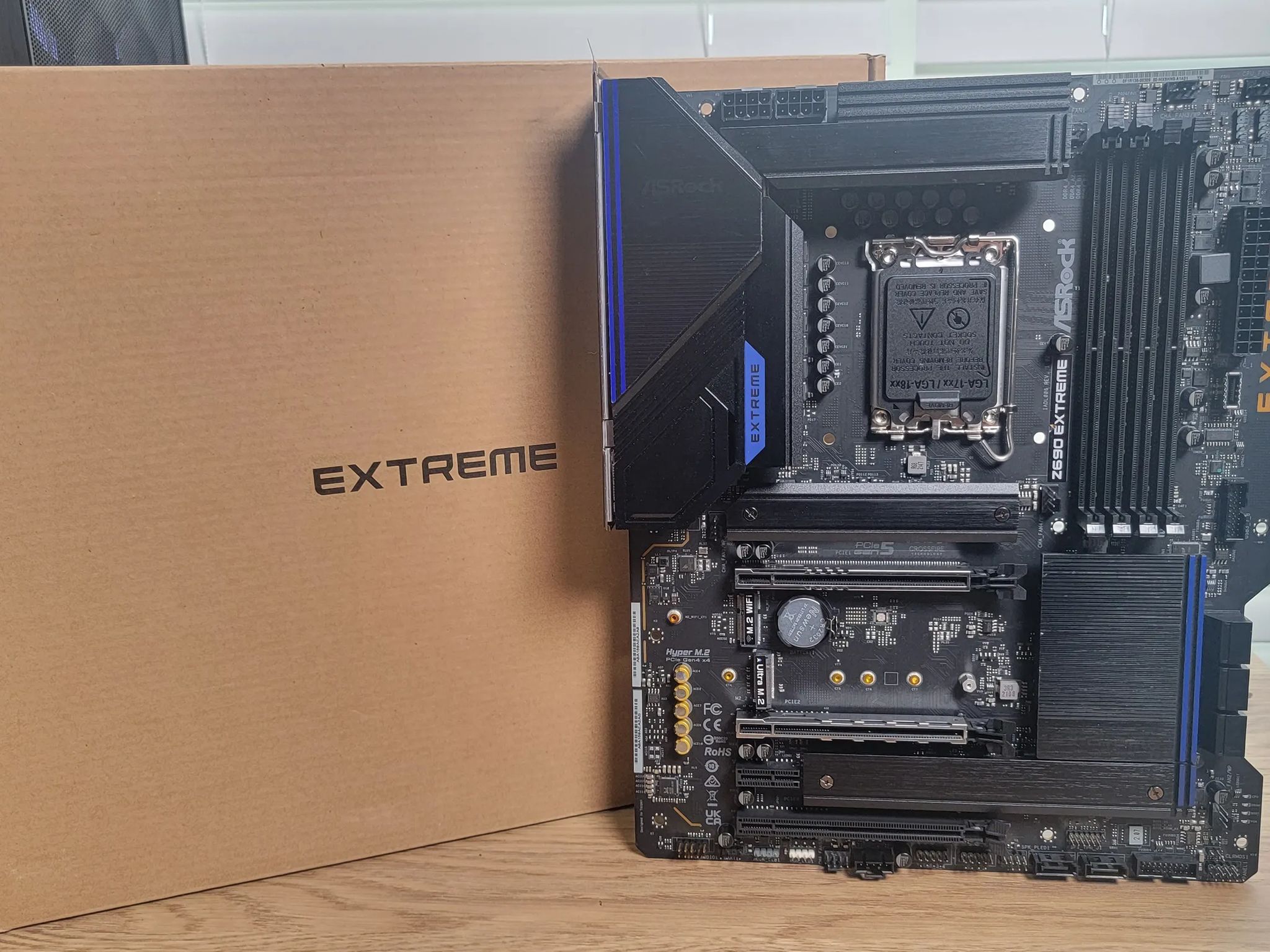 ASRock Z690 EXTREME LGA 1700 (14th,13th,12th Gen) SATA 6Gb/s DDR4 ATX Intel Motherboard