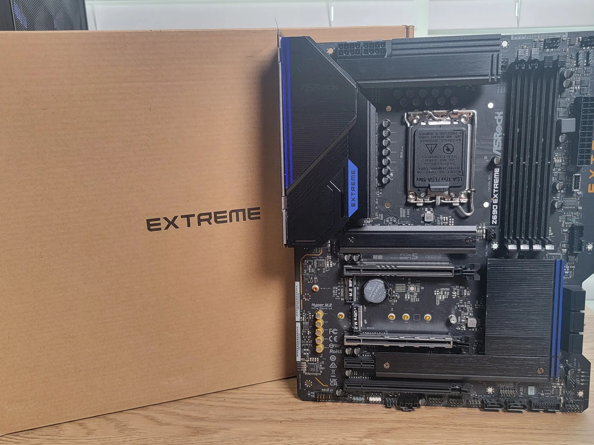 ASRock Z690 EXTREME LGA 1700 (14th,13th,12th Gen) SATA 6Gb/s DDR4 ATX Intel Motherboard