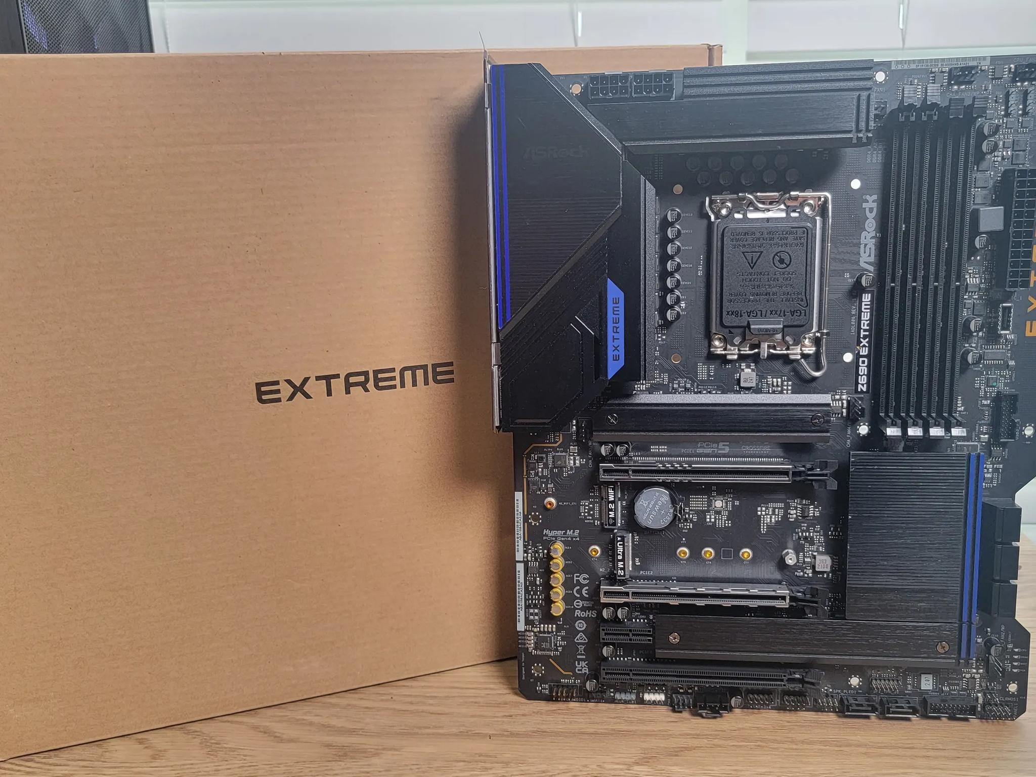 ASRock Z690 EXTREME LGA 1700 (14th,13th,12th Gen) SATA 6Gb/s DDR4 ATX Intel Motherboard