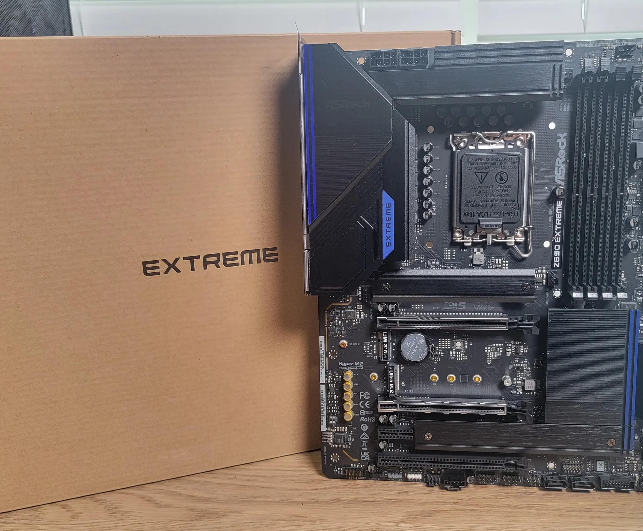 ASRock Z690 EXTREME LGA 1700 (14th,13th,12th Gen) SATA 6Gb/s DDR4 ATX Intel Motherboard