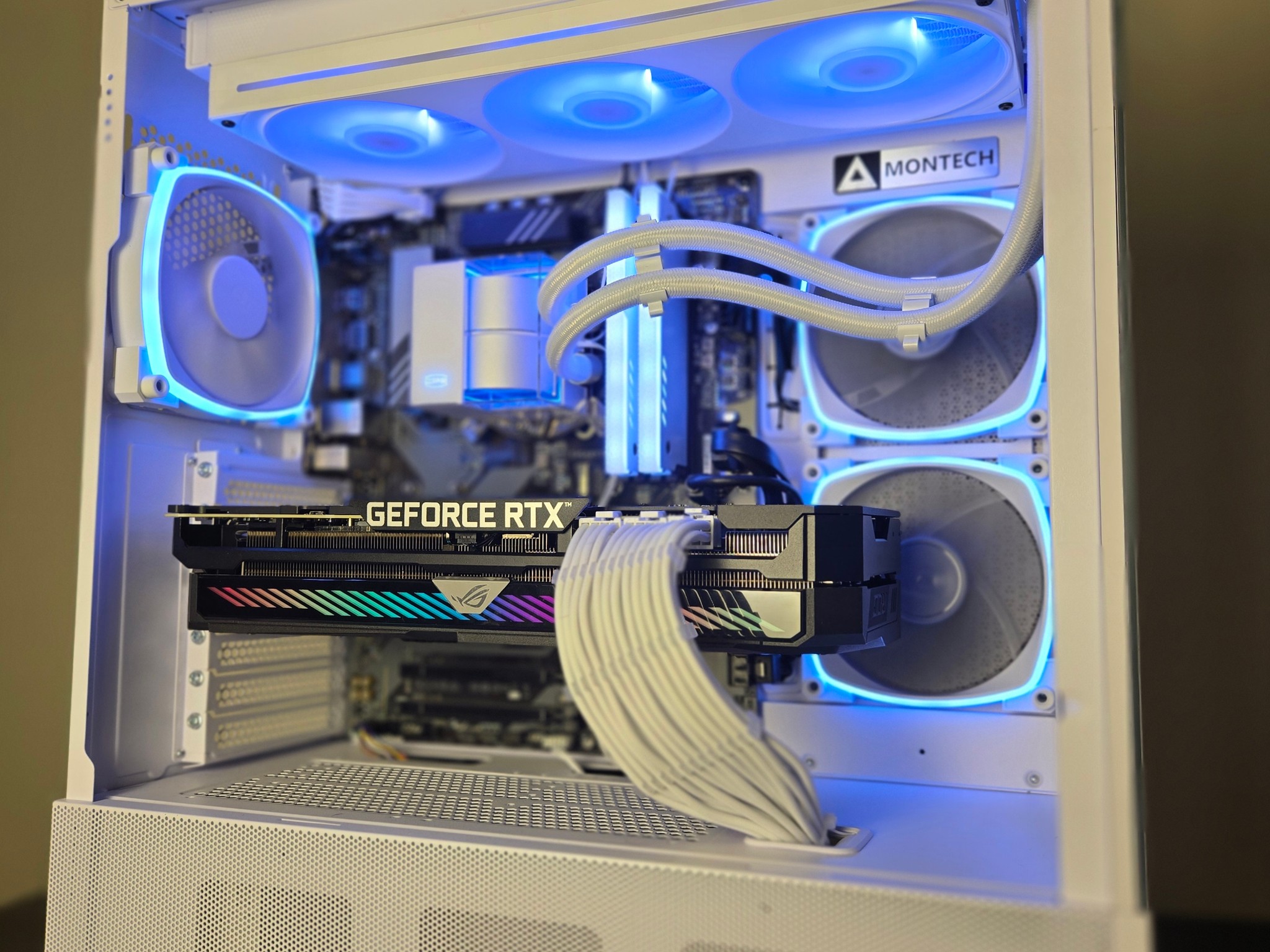 RTX 3070 Ti | Intel i5 12600K | 16gb DDR5 | 1tb Storage