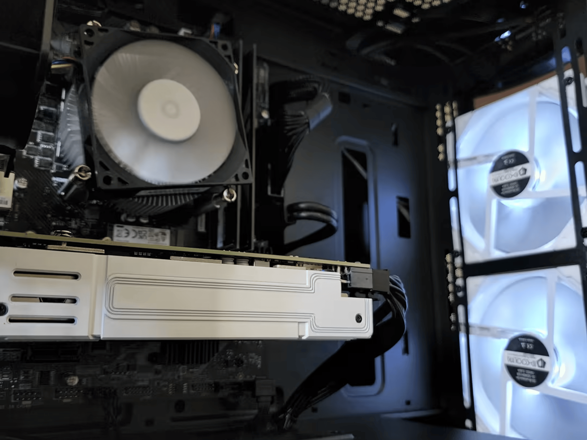 Intel Core i5 9400 // AMD Radeon RX5500 4GB // T-Force 2x8 16GB 3000MHz