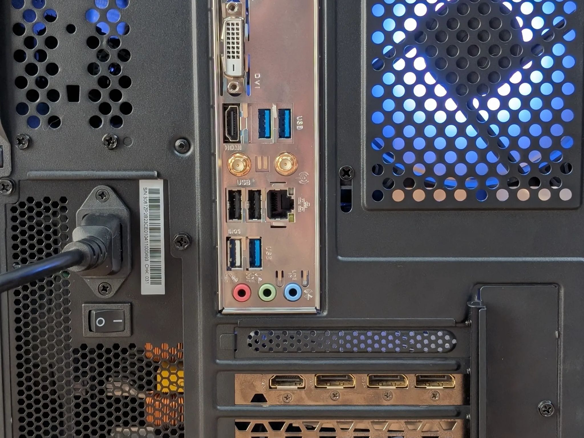 RX 5700 XT, Ryzen 3600, 16 GB DDR4, 1 TB NVME, WiFi/BT- Cube Gaming PC