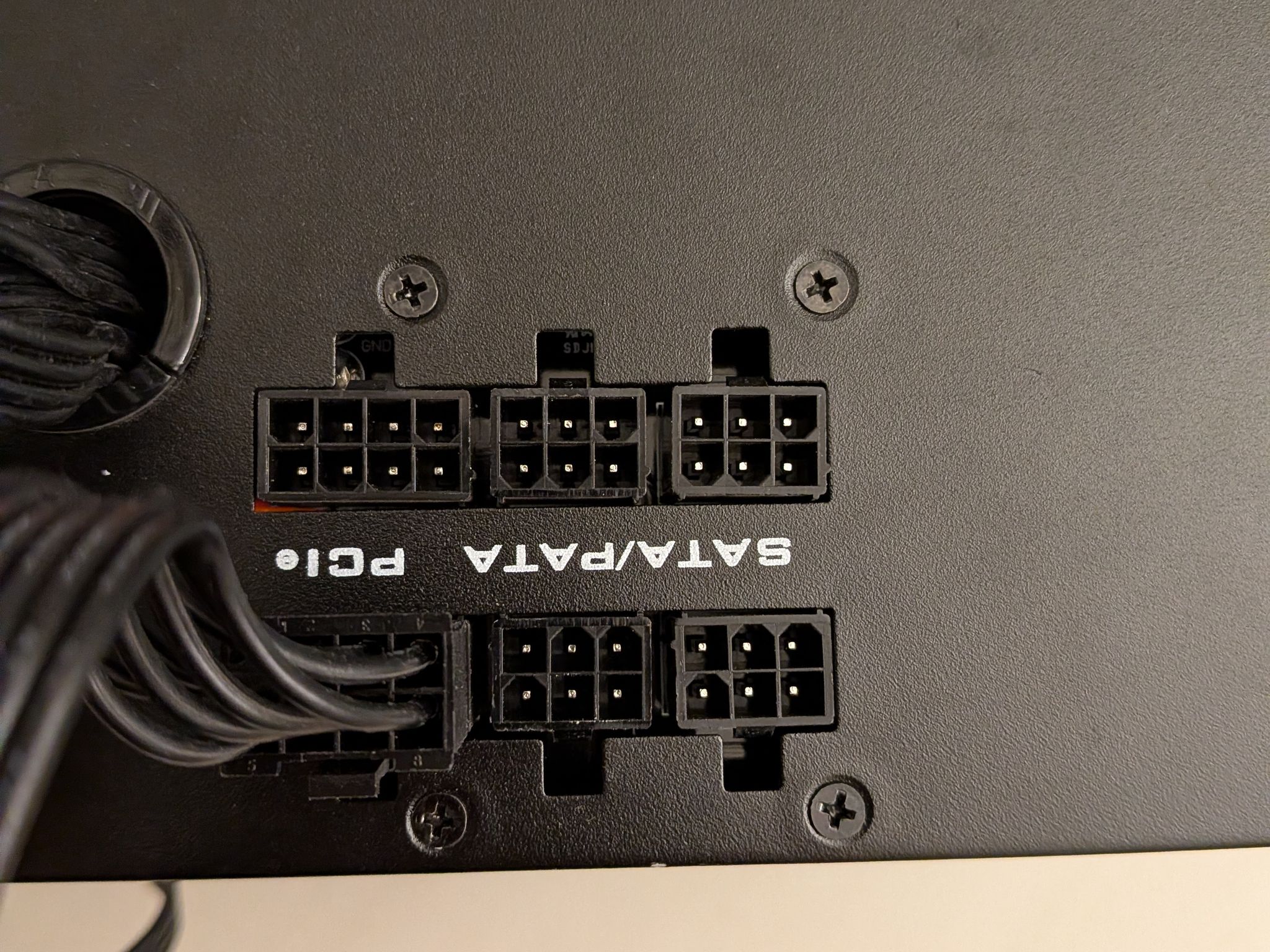 Gigabyte B700H Semi-modular 700W PSU 80+ Bronze Power Supply 24-pin, 8-pin CPU, 2 x 8-pin PCIE Only