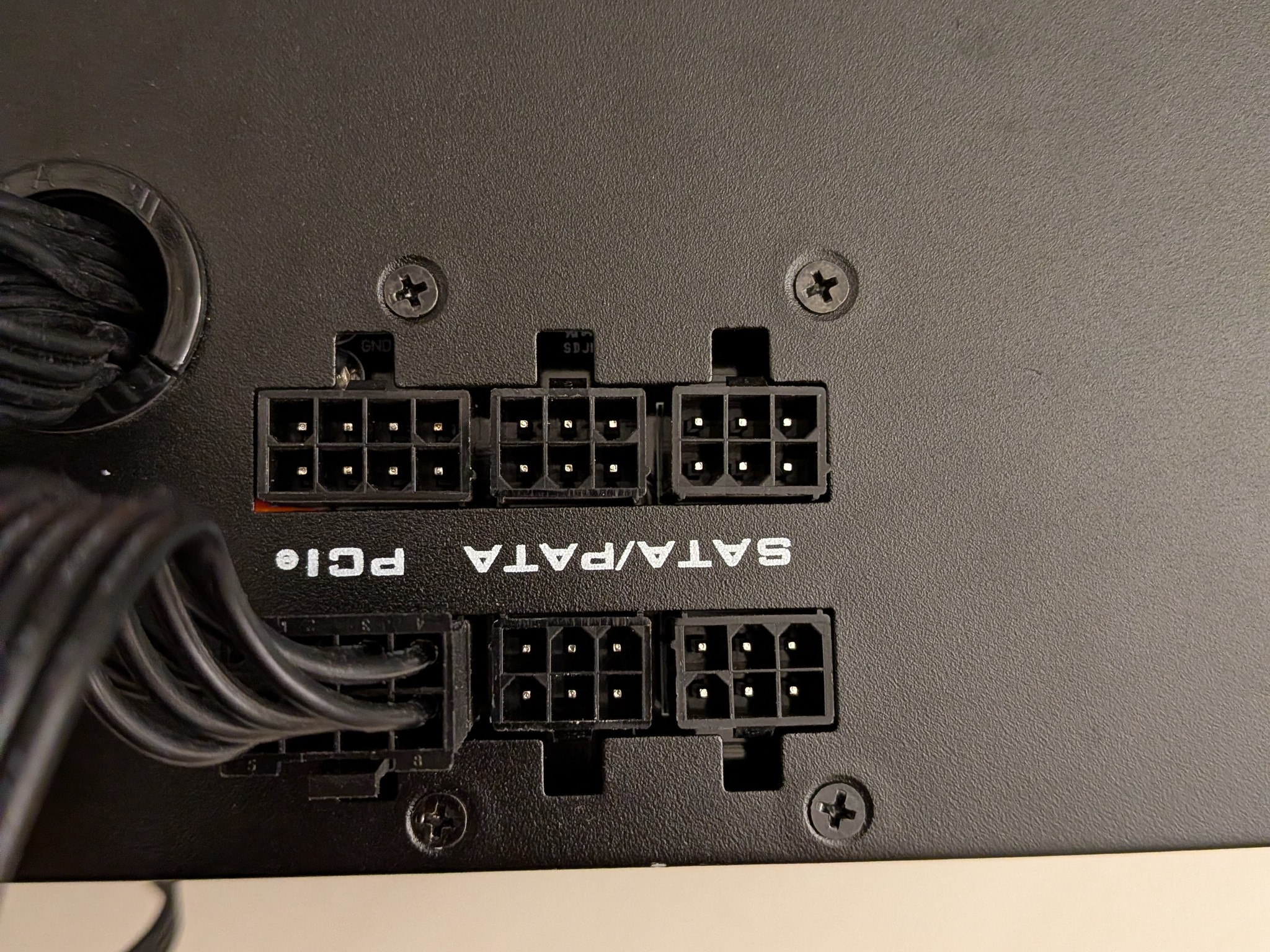 Gigabyte B700H Semi-modular 700W PSU 80+ Bronze Power Supply 24-pin, 8-pin CPU, 2 x 8-pin PCIE Only