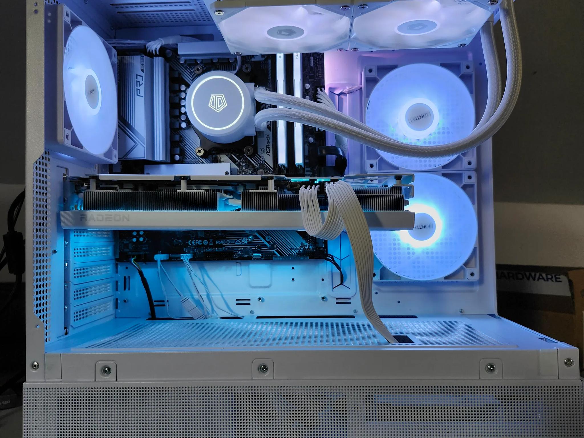 7800XT | 7500f White Gaming PC