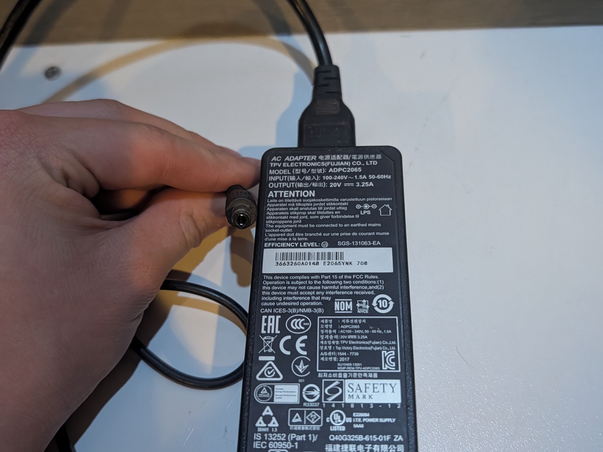 HP Pavilion 27xw Monitor With CABLE